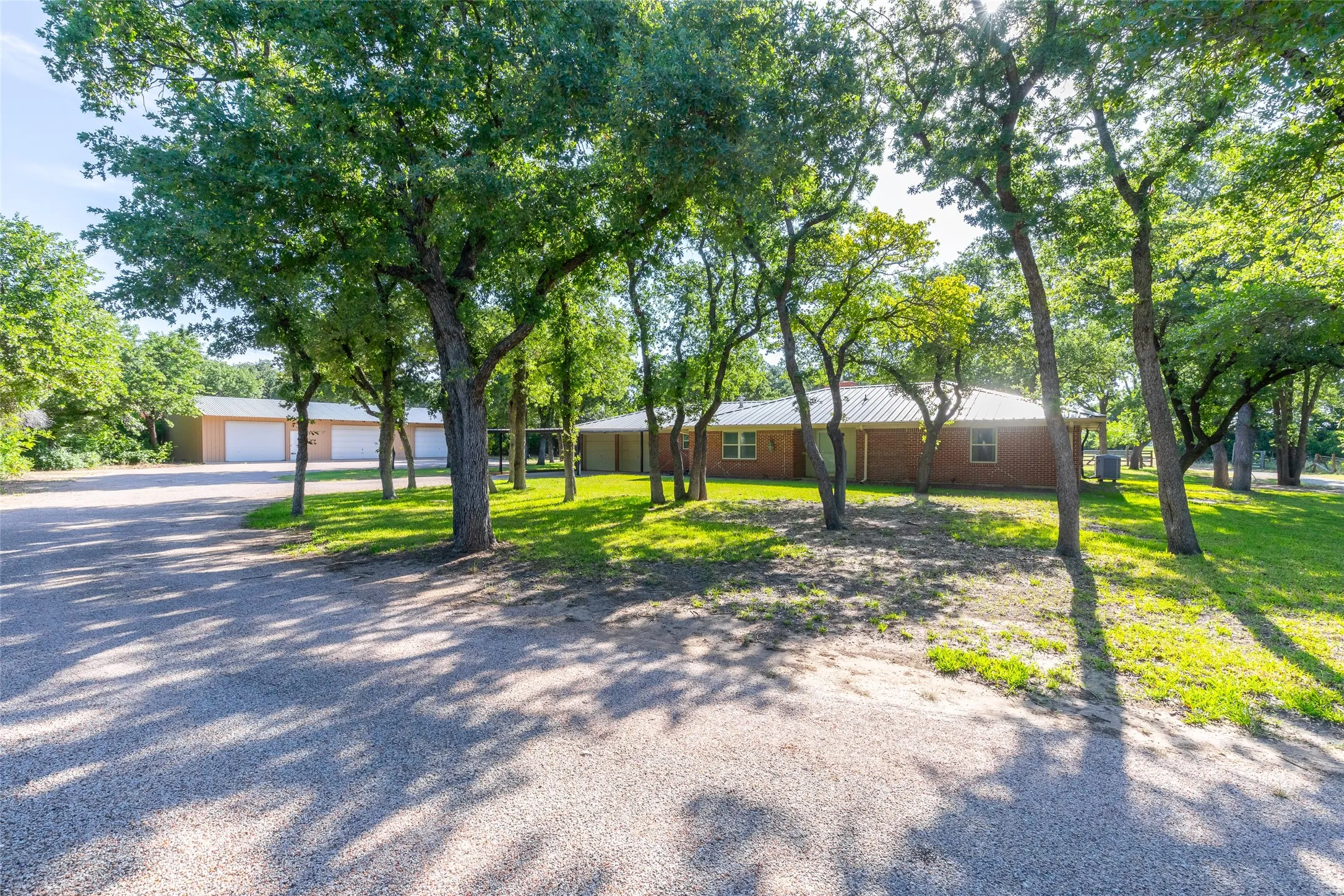 Farm For Sale in Callahan County , 8504 County Road 258, Clyde, Texas 79510, 3 Bedroom, 2 Bathroom, 2 Garage spaces, 1,733 Sqft, built in 1960, mls#21368245, Real Estate Agent in Clyde, Homes For Sale in Callahan county, Homes For Sale in Clyde, Realtor in Clyde Texas, Real Estate Brokerage Independent Realty Texas, Luminita Cordes Realtor