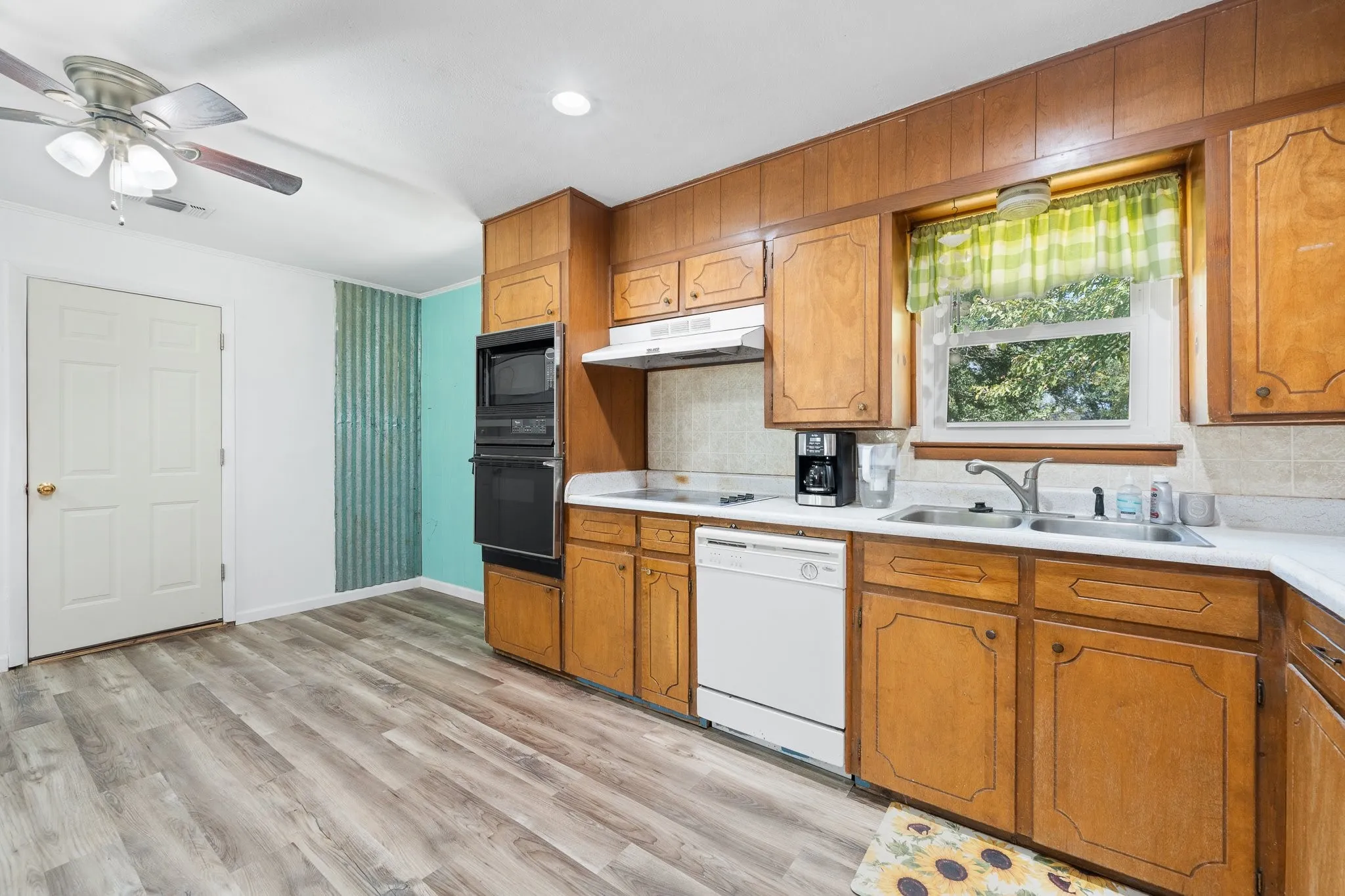 Single Family Residence For Sale in Hill County , 502 N King Street, Itasca, Texas 76055, 3 Bedroom, 2 Bathroom, 2 Garage spaces, 1,355 Sqft, built in 1972, mls#21368982, Real Estate Agent in Itasca, Homes For Sale in Hill county, Homes For Sale in Itasca, Realtor in Itasca Texas, Real Estate Brokerage Independent Realty Texas, Luminita Cordes Realtor