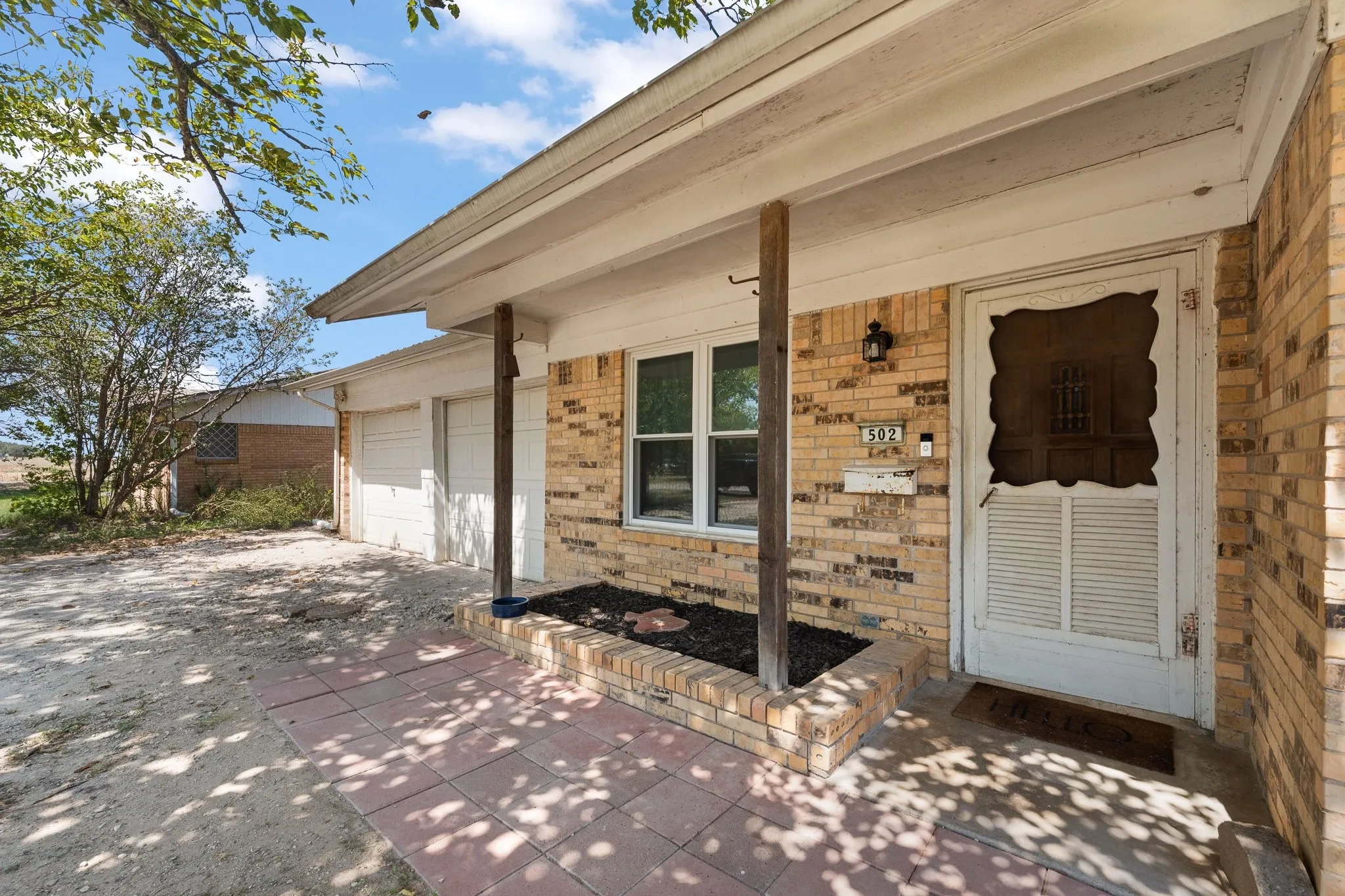 Single Family Residence For Sale in Hill County , 502 N King Street, Itasca, Texas 76055, 3 Bedroom, 2 Bathroom, 2 Garage spaces, 1,355 Sqft, built in 1972, mls#21368982, Real Estate Agent in Itasca, Homes For Sale in Hill county, Homes For Sale in Itasca, Realtor in Itasca Texas, Real Estate Brokerage Independent Realty Texas, Luminita Cordes Realtor