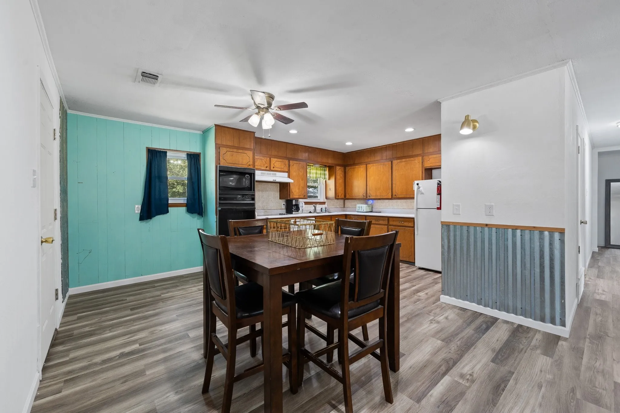 Single Family Residence For Sale in Hill County , 502 N King Street, Itasca, Texas 76055, 3 Bedroom, 2 Bathroom, 2 Garage spaces, 1,355 Sqft, built in 1972, mls#21368982, Real Estate Agent in Itasca, Homes For Sale in Hill county, Homes For Sale in Itasca, Realtor in Itasca Texas, Real Estate Brokerage Independent Realty Texas, Luminita Cordes Realtor