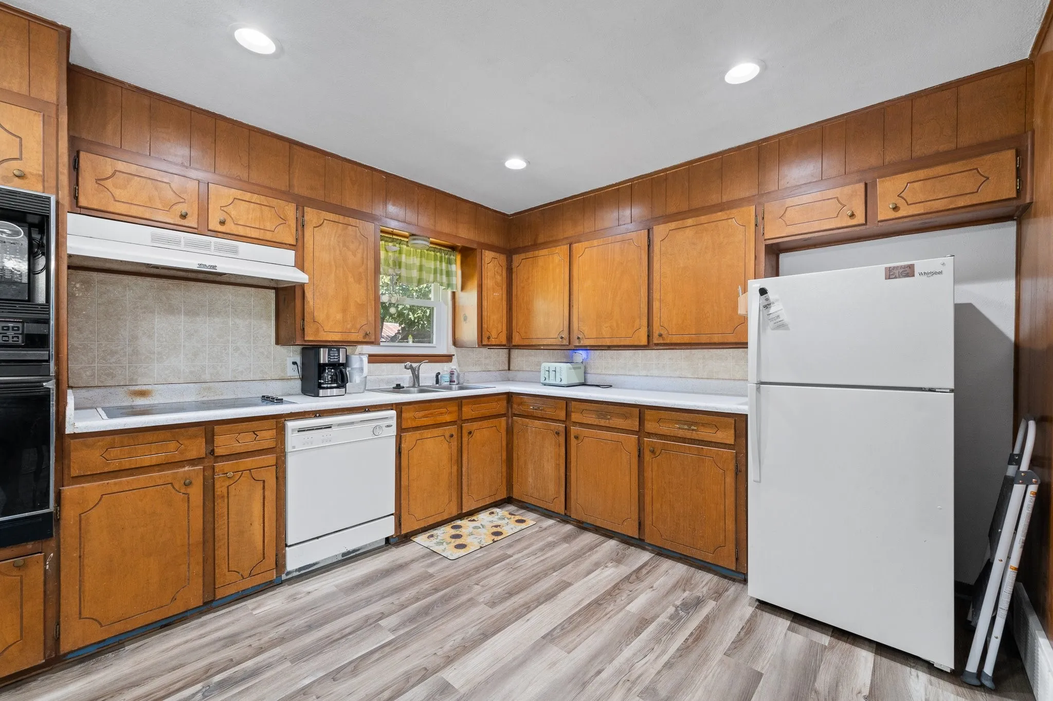 Single Family Residence For Sale in Hill County , 502 N King Street, Itasca, Texas 76055, 3 Bedroom, 2 Bathroom, 2 Garage spaces, 1,355 Sqft, built in 1972, mls#21368982, Real Estate Agent in Itasca, Homes For Sale in Hill county, Homes For Sale in Itasca, Realtor in Itasca Texas, Real Estate Brokerage Independent Realty Texas, Luminita Cordes Realtor