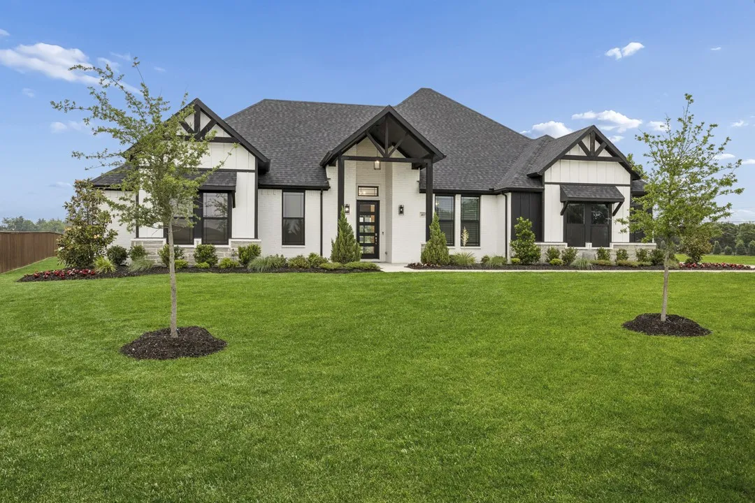 Single Family Residence For Sale in Ellis County , 4037 Lagos Drive, Midlothian, Texas 76065, 4 Bedroom, 3 Bathroom, 3 Garage spaces, 2,802 Sqft, built in 2023, mls#21368980, Real Estate Agent in Midlothian, Homes For Sale in Ellis county, Homes For Sale in Midlothian, Realtor in Midlothian Texas, Real Estate Brokerage Independent Realty Texas, Luminita Cordes Realtor