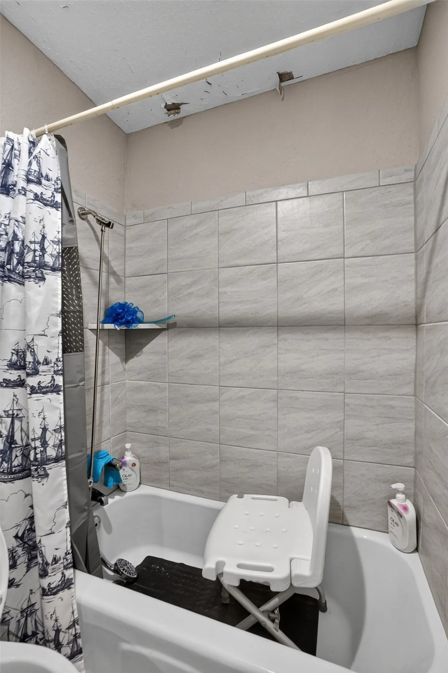 Single Family Residence For Sale in Dallas County , 2125 Meadow Glen, Irving, Texas 75060, 3 Bedroom, 2 Bathroom, 2 Garage spaces, 1,113 Sqft, built in 1968, mls#21368909, Real Estate Agent in Irving, Homes For Sale in Dallas county, Homes For Sale in Irving, Realtor in Irving Texas, Real Estate Brokerage Independent Realty Texas, Luminita Cordes Realtor