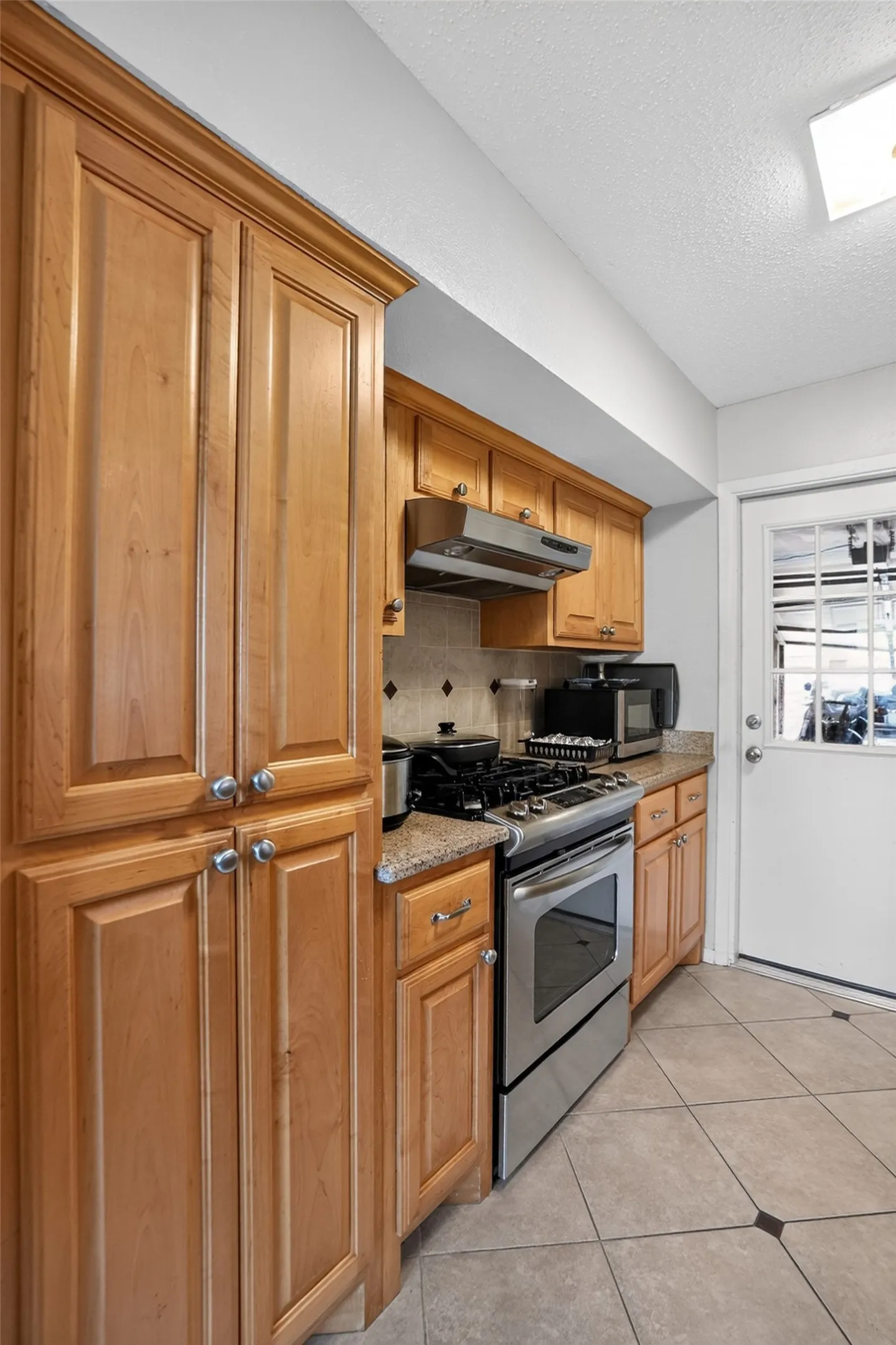 Single Family Residence For Sale in Dallas County , 2125 Meadow Glen, Irving, Texas 75060, 3 Bedroom, 2 Bathroom, 2 Garage spaces, 1,113 Sqft, built in 1968, mls#21368909, Real Estate Agent in Irving, Homes For Sale in Dallas county, Homes For Sale in Irving, Realtor in Irving Texas, Real Estate Brokerage Independent Realty Texas, Luminita Cordes Realtor
