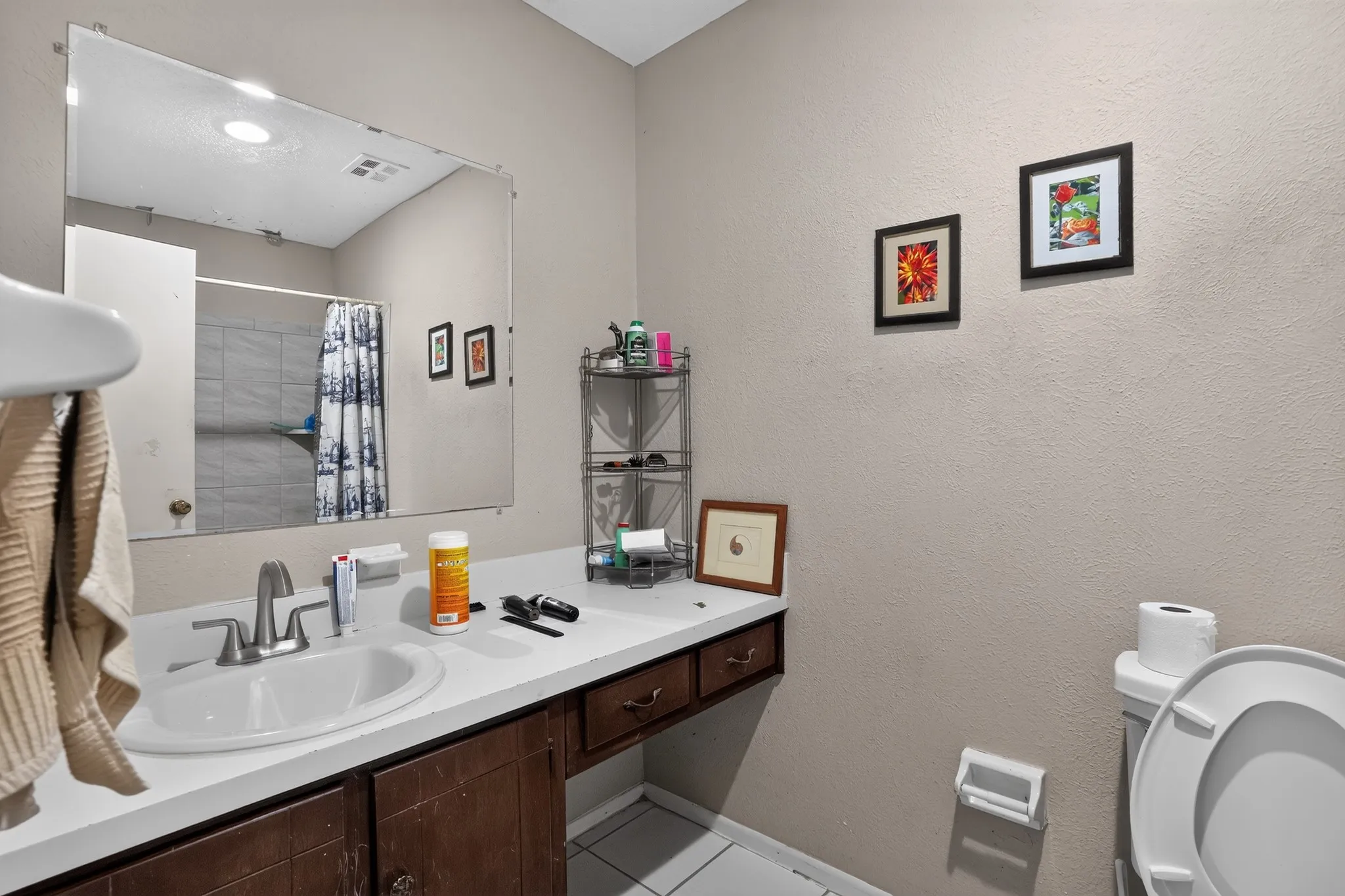 Single Family Residence For Sale in Dallas County , 2125 Meadow Glen, Irving, Texas 75060, 3 Bedroom, 2 Bathroom, 2 Garage spaces, 1,113 Sqft, built in 1968, mls#21368909, Real Estate Agent in Irving, Homes For Sale in Dallas county, Homes For Sale in Irving, Realtor in Irving Texas, Real Estate Brokerage Independent Realty Texas, Luminita Cordes Realtor