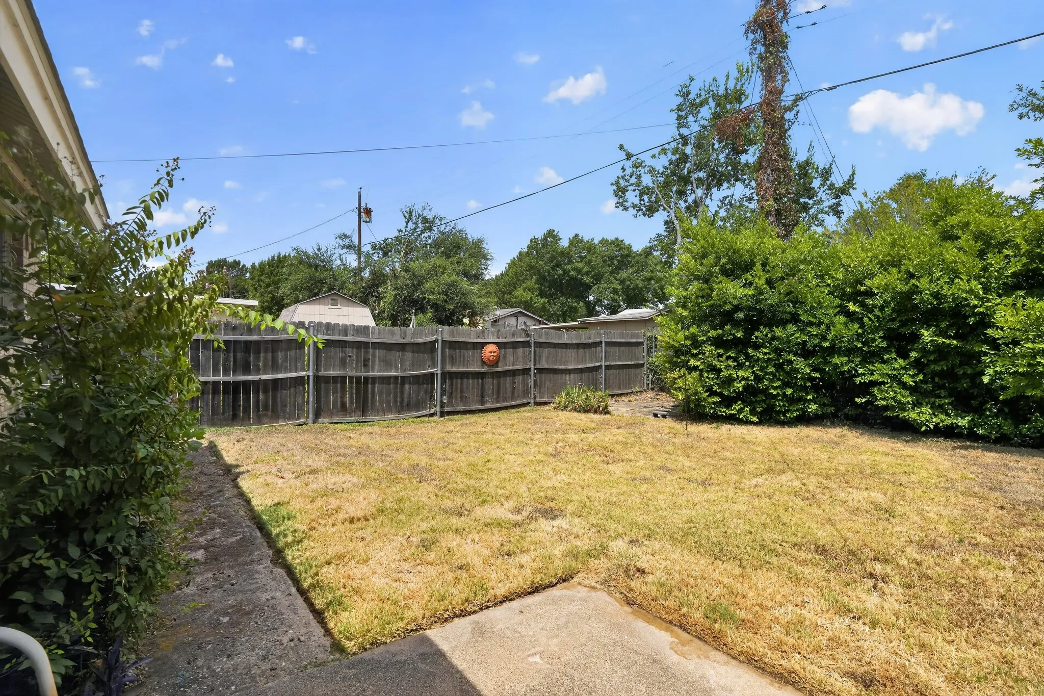 Single Family Residence For Sale in Dallas County , 2125 Meadow Glen, Irving, Texas 75060, 3 Bedroom, 2 Bathroom, 2 Garage spaces, 1,113 Sqft, built in 1968, mls#21368909, Real Estate Agent in Irving, Homes For Sale in Dallas county, Homes For Sale in Irving, Realtor in Irving Texas, Real Estate Brokerage Independent Realty Texas, Luminita Cordes Realtor