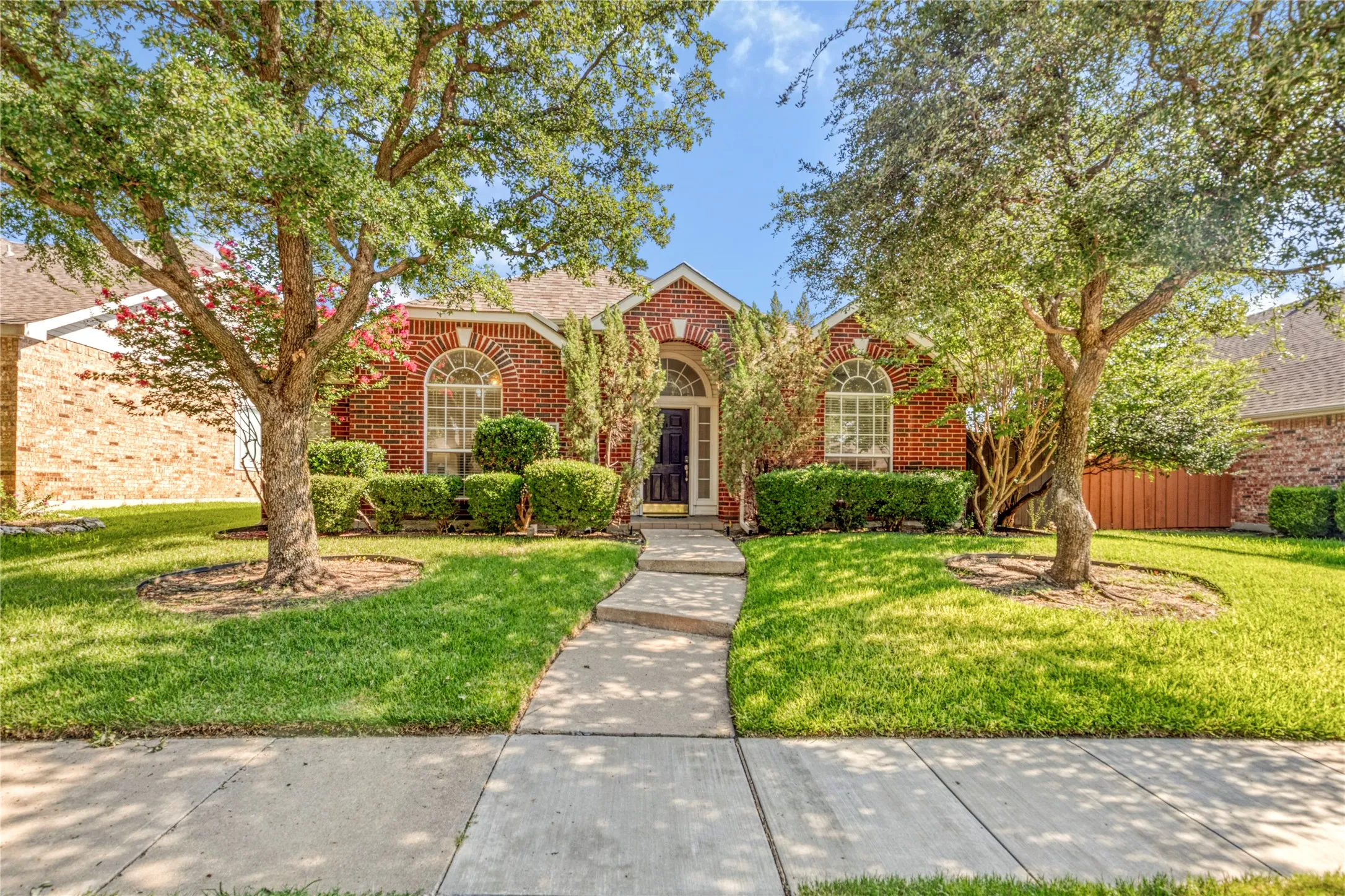 Single Family Residence For Rent in Denton County , 1438 Royal Oaks Drive, Frisco, Texas 75036, 3 Bedroom, 2 Bathroom, 2 Garage spaces, 1,721 Sqft, built in 2000, mls#21368675, Real Estate Agent in Frisco, Homes For Rent in Denton county, Homes For Rent in Frisco, Realtor in Frisco Texas, Real Estate Brokerage Independent Realty Texas, Luminita Cordes Realtor