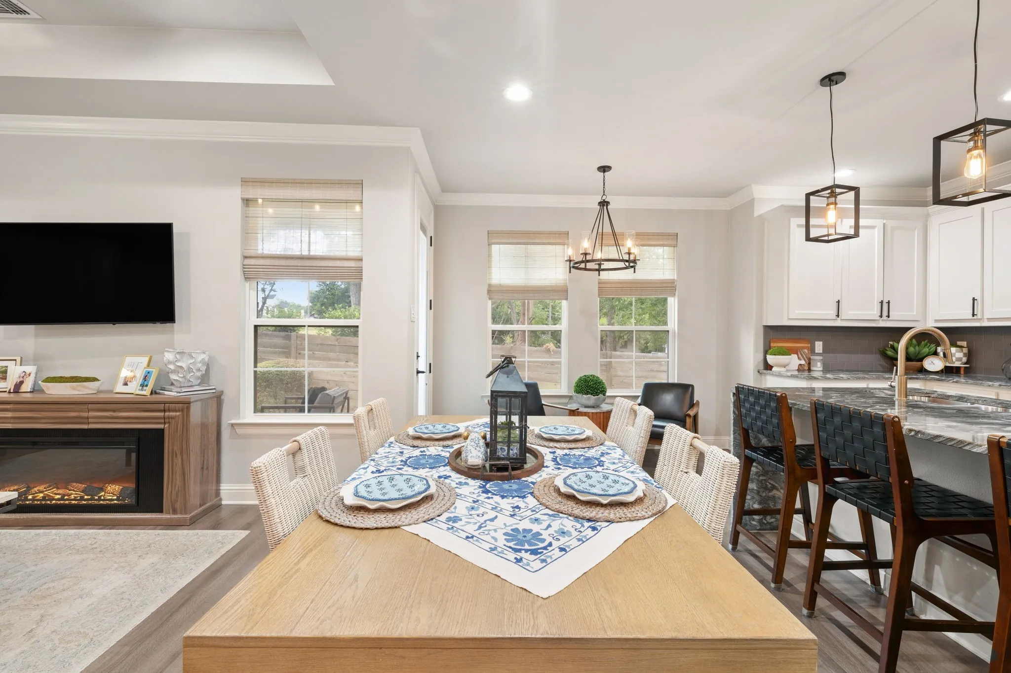 Single Family Residence For Sale in Ellis County , 407 W Light Street, Waxahachie, Texas 75165, 4 Bedroom, 2 Bathroom, 2 Garage spaces, 1,773 Sqft, built in 2020, mls#21368990, Real Estate Agent in Waxahachie, Homes For Sale in Ellis county, Homes For Sale in Waxahachie, Realtor in Waxahachie Texas, Real Estate Brokerage Independent Realty Texas, Luminita Cordes Realtor