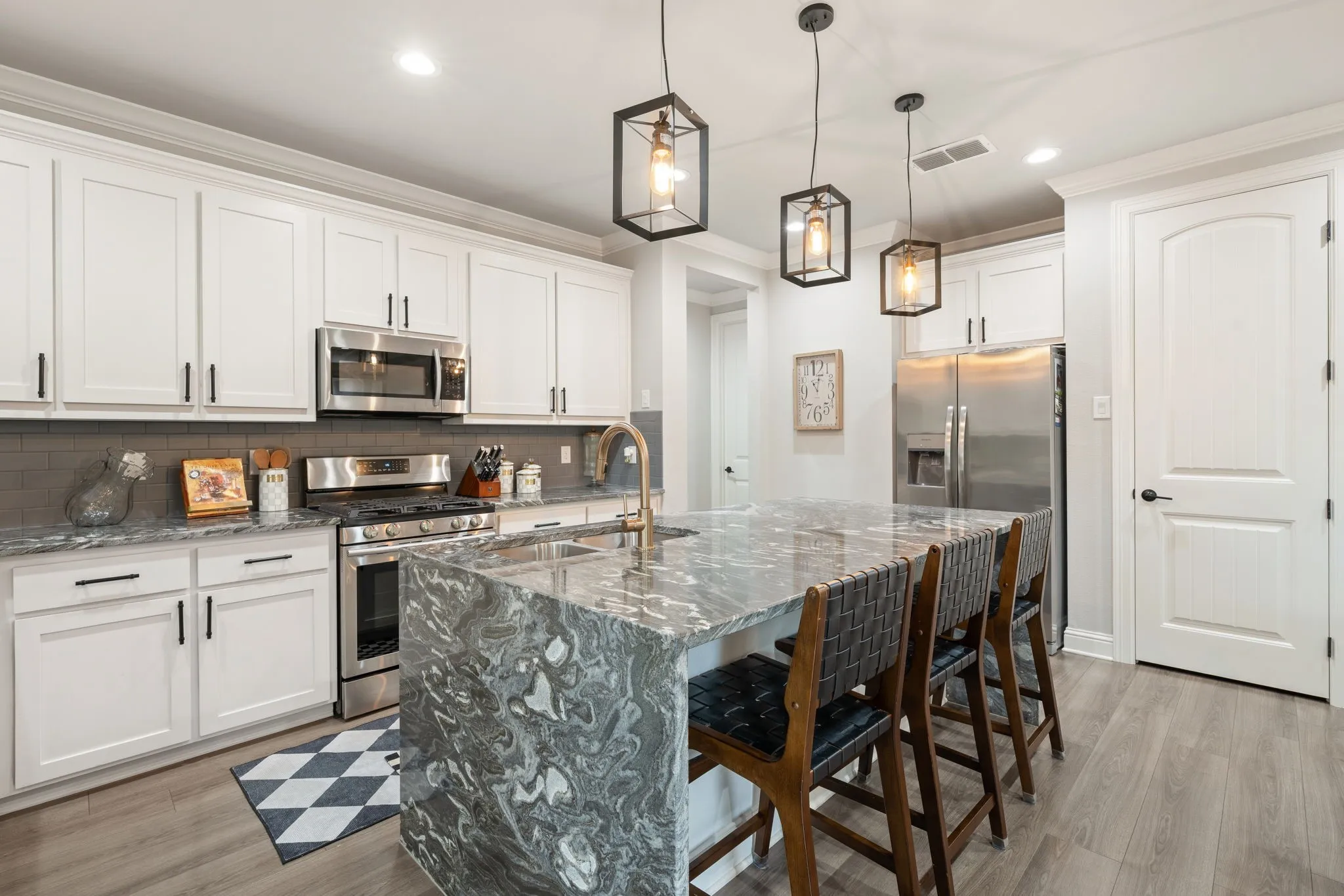 Single Family Residence For Sale in Ellis County , 407 W Light Street, Waxahachie, Texas 75165, 4 Bedroom, 2 Bathroom, 2 Garage spaces, 1,773 Sqft, built in 2020, mls#21368990, Real Estate Agent in Waxahachie, Homes For Sale in Ellis county, Homes For Sale in Waxahachie, Realtor in Waxahachie Texas, Real Estate Brokerage Independent Realty Texas, Luminita Cordes Realtor