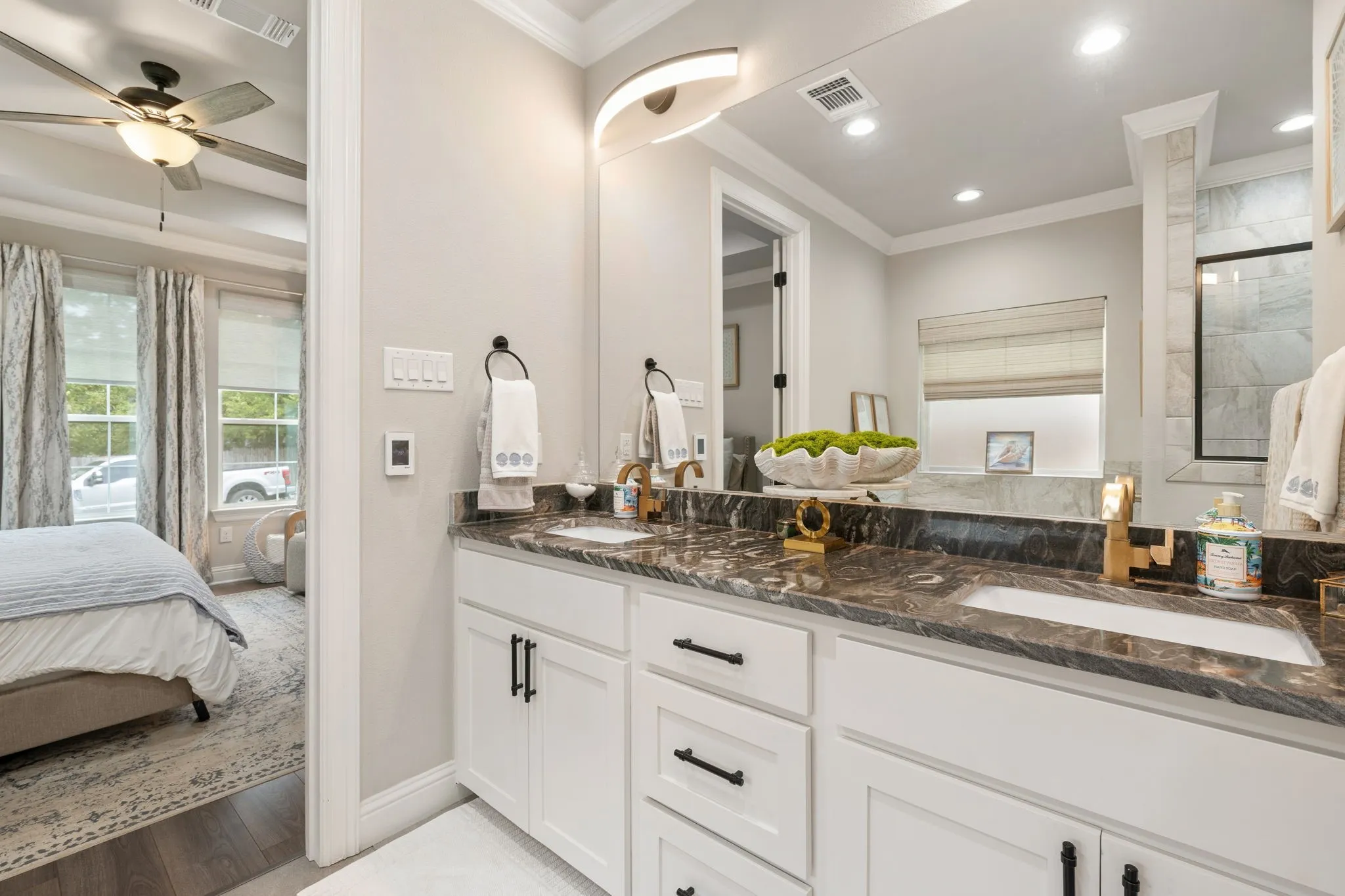 Single Family Residence For Sale in Ellis County , 407 W Light Street, Waxahachie, Texas 75165, 4 Bedroom, 2 Bathroom, 2 Garage spaces, 1,773 Sqft, built in 2020, mls#21368990, Real Estate Agent in Waxahachie, Homes For Sale in Ellis county, Homes For Sale in Waxahachie, Realtor in Waxahachie Texas, Real Estate Brokerage Independent Realty Texas, Luminita Cordes Realtor