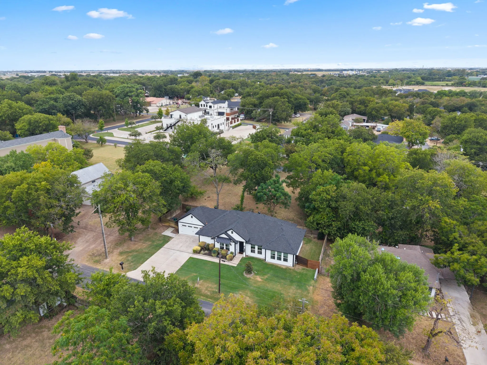 Single Family Residence For Sale in Ellis County , 407 W Light Street, Waxahachie, Texas 75165, 4 Bedroom, 2 Bathroom, 2 Garage spaces, 1,773 Sqft, built in 2020, mls#21368990, Real Estate Agent in Waxahachie, Homes For Sale in Ellis county, Homes For Sale in Waxahachie, Realtor in Waxahachie Texas, Real Estate Brokerage Independent Realty Texas, Luminita Cordes Realtor