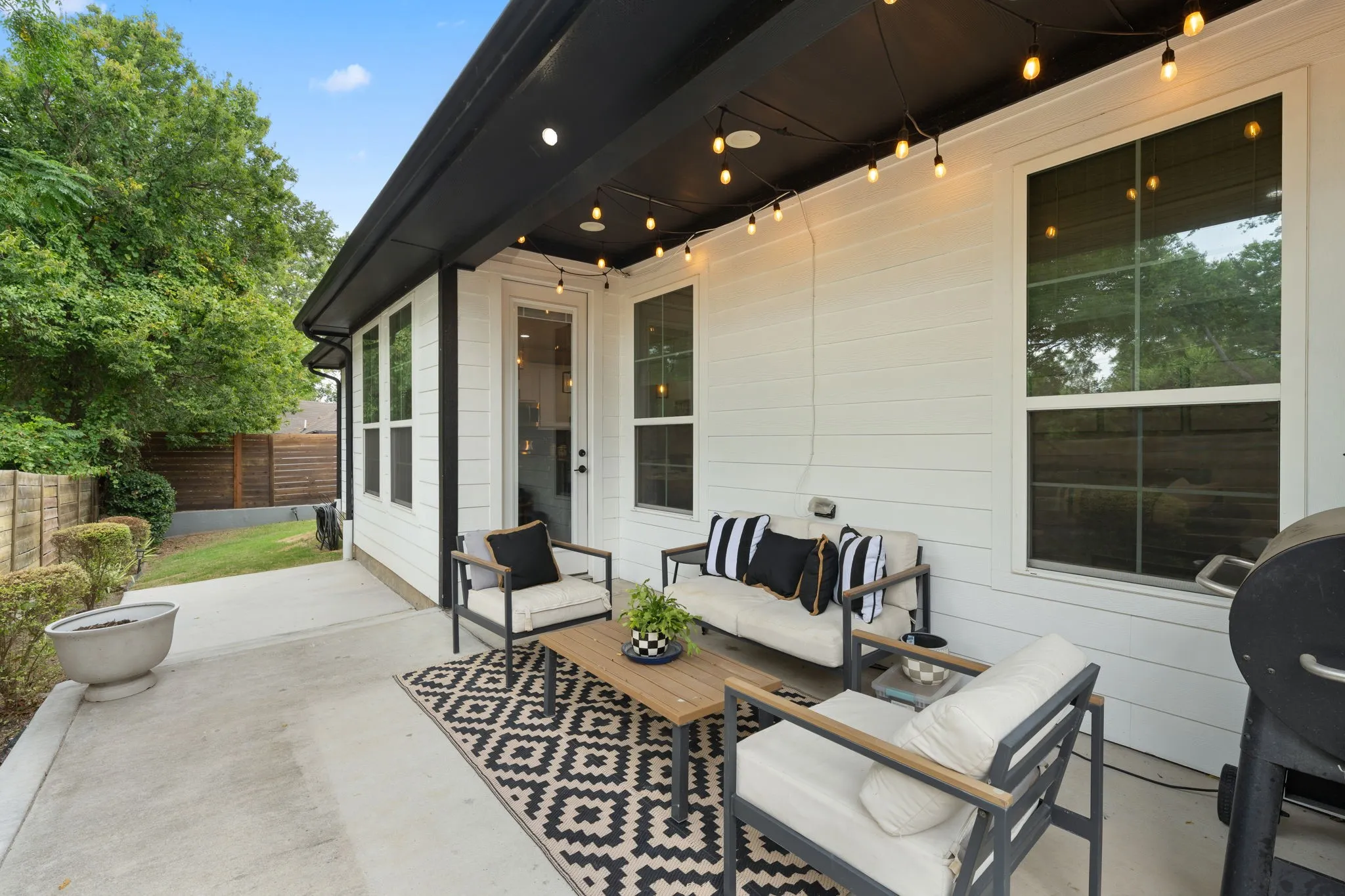 Single Family Residence For Sale in Ellis County , 407 W Light Street, Waxahachie, Texas 75165, 4 Bedroom, 2 Bathroom, 2 Garage spaces, 1,773 Sqft, built in 2020, mls#21368990, Real Estate Agent in Waxahachie, Homes For Sale in Ellis county, Homes For Sale in Waxahachie, Realtor in Waxahachie Texas, Real Estate Brokerage Independent Realty Texas, Luminita Cordes Realtor