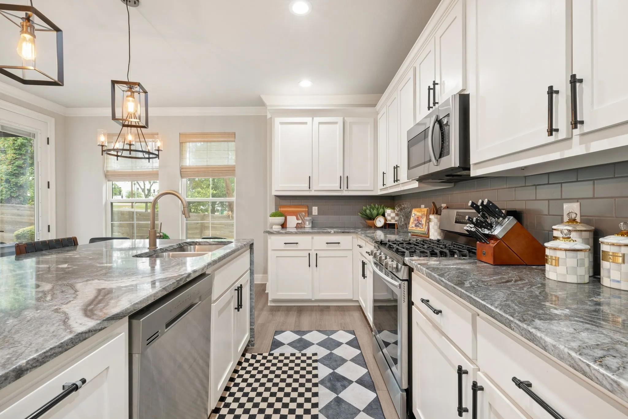 Single Family Residence For Sale in Ellis County , 407 W Light Street, Waxahachie, Texas 75165, 4 Bedroom, 2 Bathroom, 2 Garage spaces, 1,773 Sqft, built in 2020, mls#21368990, Real Estate Agent in Waxahachie, Homes For Sale in Ellis county, Homes For Sale in Waxahachie, Realtor in Waxahachie Texas, Real Estate Brokerage Independent Realty Texas, Luminita Cordes Realtor