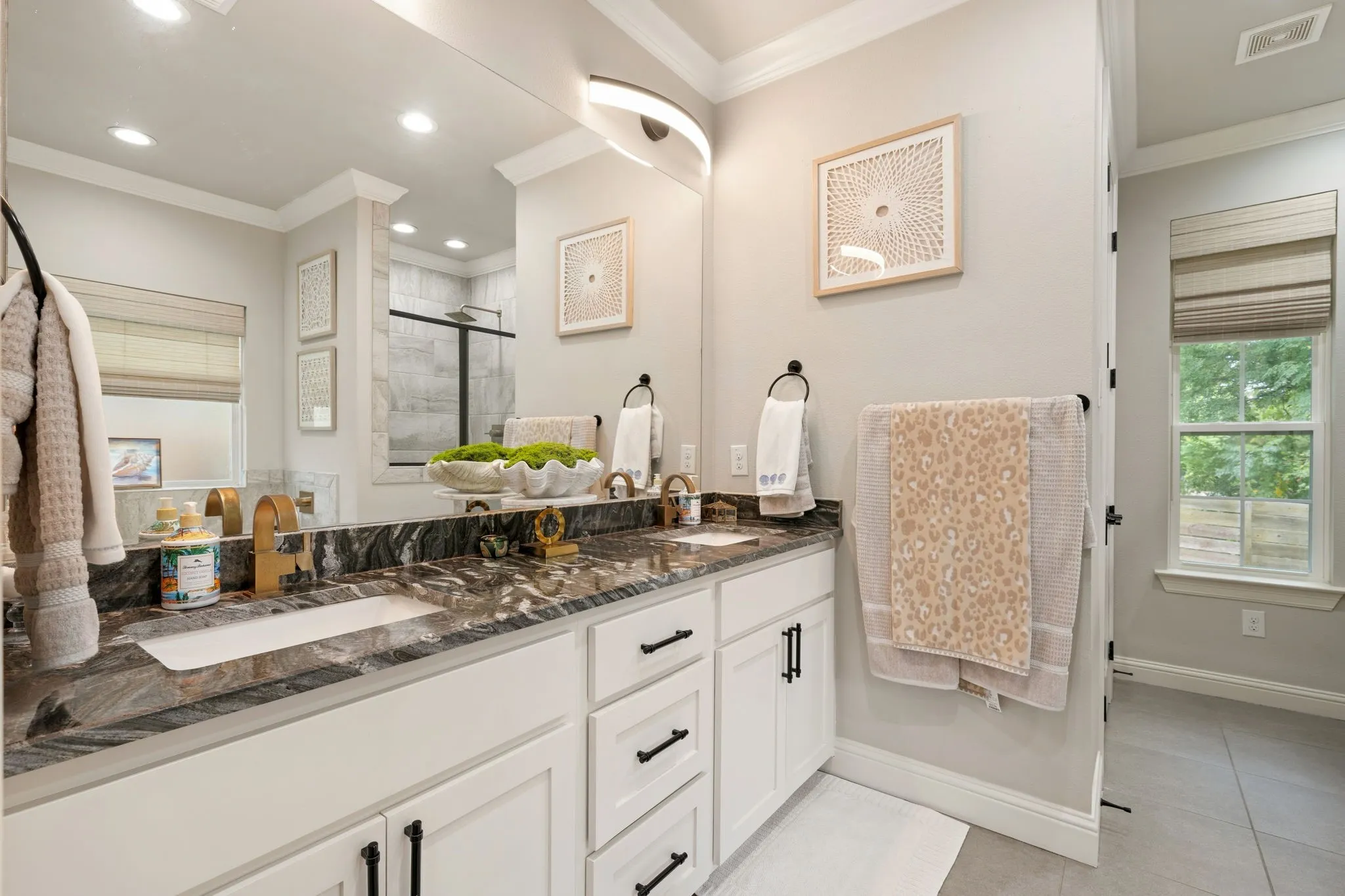 Single Family Residence For Sale in Ellis County , 407 W Light Street, Waxahachie, Texas 75165, 4 Bedroom, 2 Bathroom, 2 Garage spaces, 1,773 Sqft, built in 2020, mls#21368990, Real Estate Agent in Waxahachie, Homes For Sale in Ellis county, Homes For Sale in Waxahachie, Realtor in Waxahachie Texas, Real Estate Brokerage Independent Realty Texas, Luminita Cordes Realtor