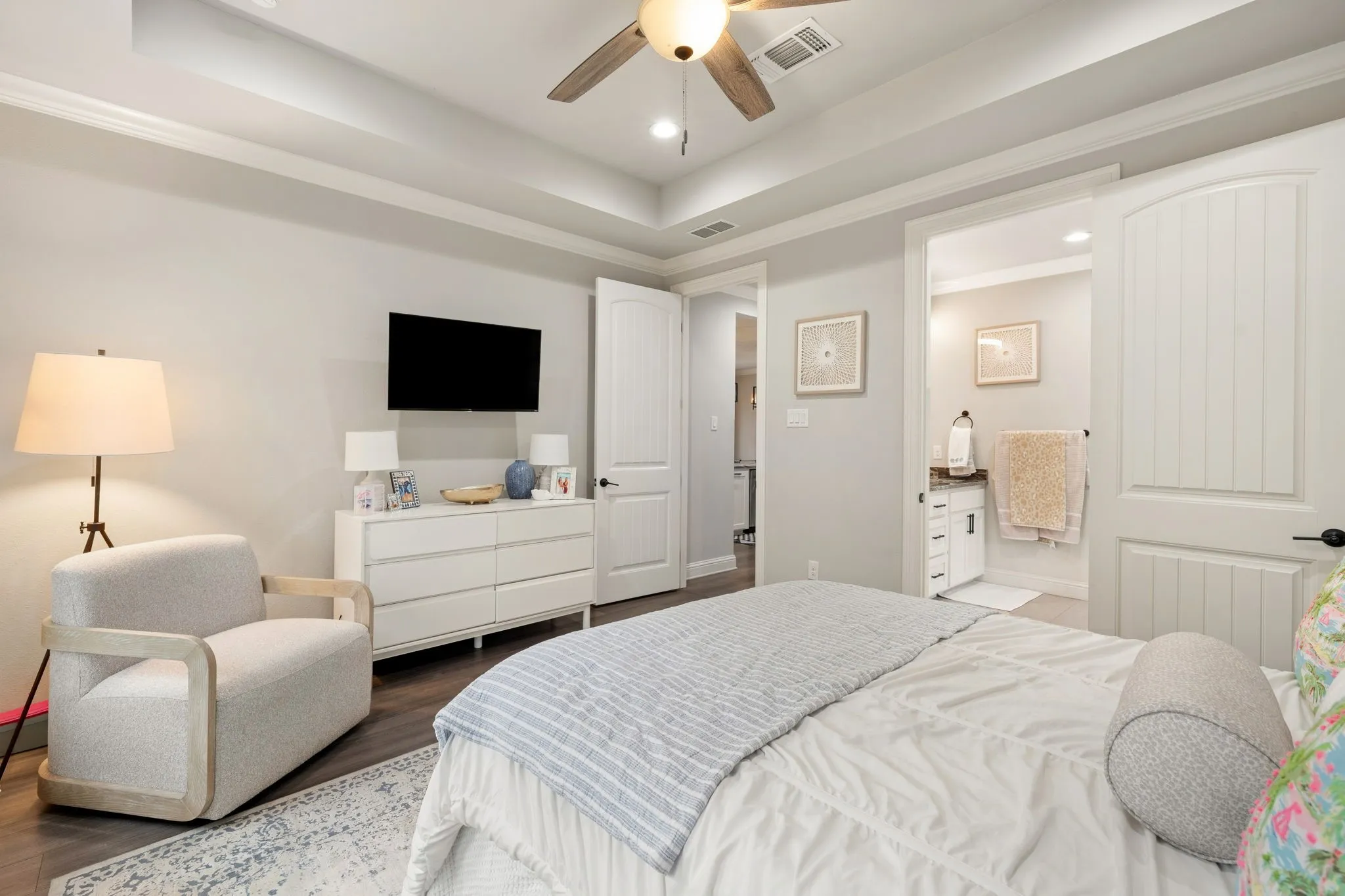 Single Family Residence For Sale in Ellis County , 407 W Light Street, Waxahachie, Texas 75165, 4 Bedroom, 2 Bathroom, 2 Garage spaces, 1,773 Sqft, built in 2020, mls#21368990, Real Estate Agent in Waxahachie, Homes For Sale in Ellis county, Homes For Sale in Waxahachie, Realtor in Waxahachie Texas, Real Estate Brokerage Independent Realty Texas, Luminita Cordes Realtor