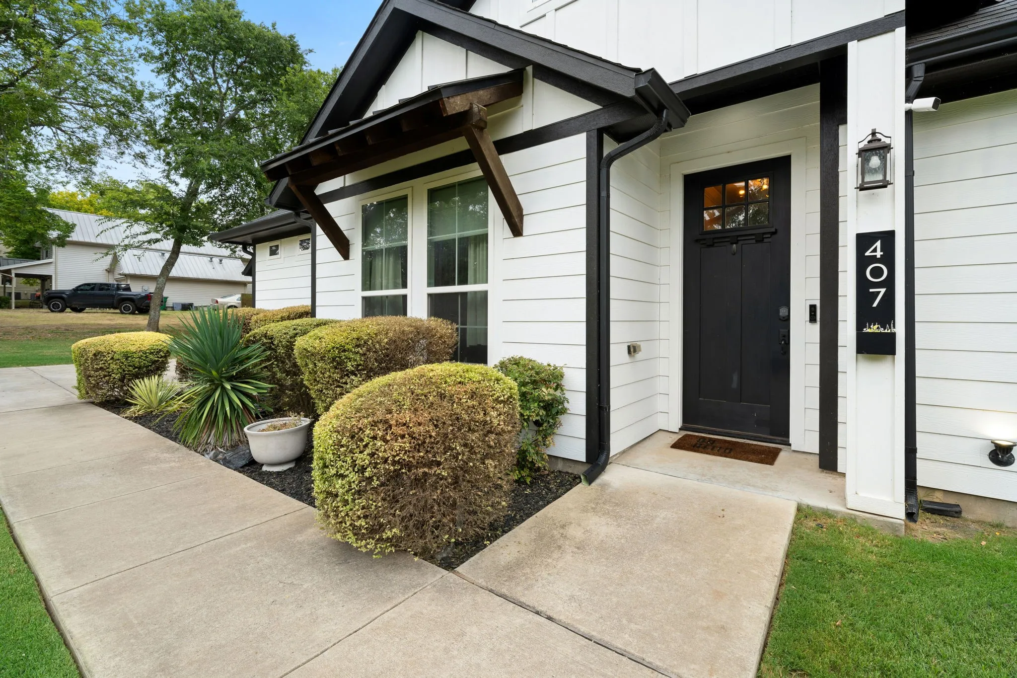 Single Family Residence For Sale in Ellis County , 407 W Light Street, Waxahachie, Texas 75165, 4 Bedroom, 2 Bathroom, 2 Garage spaces, 1,773 Sqft, built in 2020, mls#21368990, Real Estate Agent in Waxahachie, Homes For Sale in Ellis county, Homes For Sale in Waxahachie, Realtor in Waxahachie Texas, Real Estate Brokerage Independent Realty Texas, Luminita Cordes Realtor