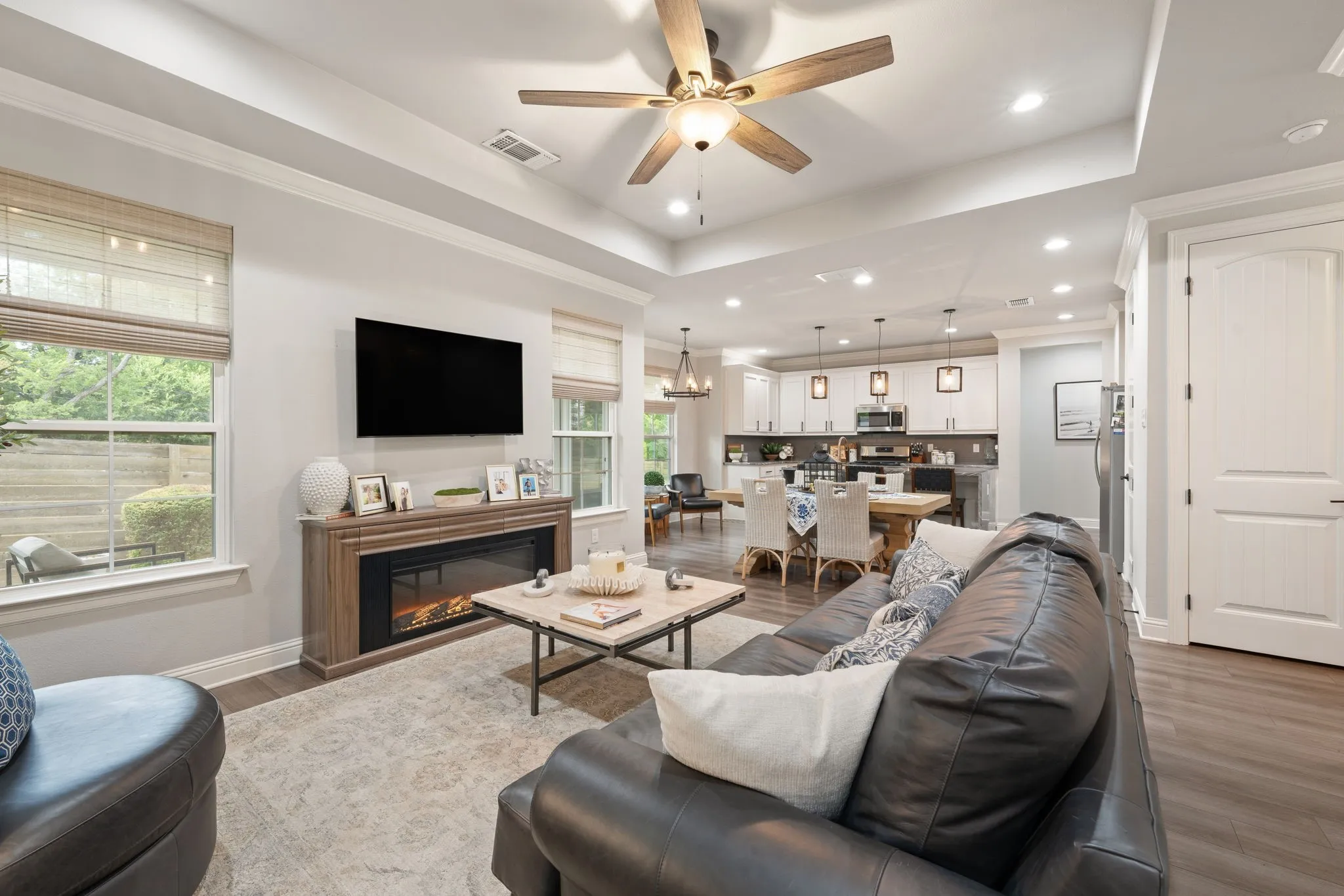 Single Family Residence For Sale in Ellis County , 407 W Light Street, Waxahachie, Texas 75165, 4 Bedroom, 2 Bathroom, 2 Garage spaces, 1,773 Sqft, built in 2020, mls#21368990, Real Estate Agent in Waxahachie, Homes For Sale in Ellis county, Homes For Sale in Waxahachie, Realtor in Waxahachie Texas, Real Estate Brokerage Independent Realty Texas, Luminita Cordes Realtor