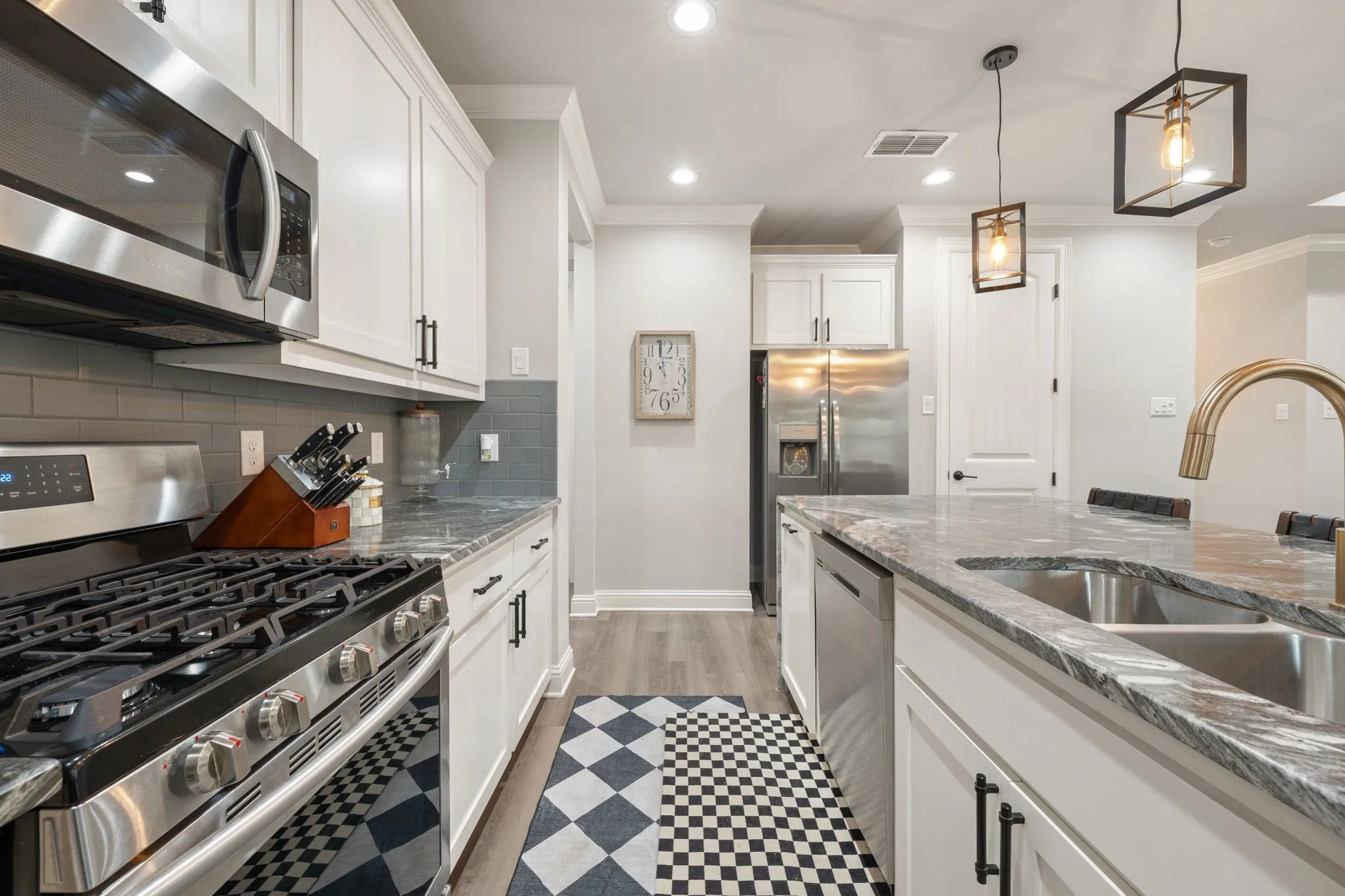 Single Family Residence For Sale in Ellis County , 407 W Light Street, Waxahachie, Texas 75165, 4 Bedroom, 2 Bathroom, 2 Garage spaces, 1,773 Sqft, built in 2020, mls#21368990, Real Estate Agent in Waxahachie, Homes For Sale in Ellis county, Homes For Sale in Waxahachie, Realtor in Waxahachie Texas, Real Estate Brokerage Independent Realty Texas, Luminita Cordes Realtor