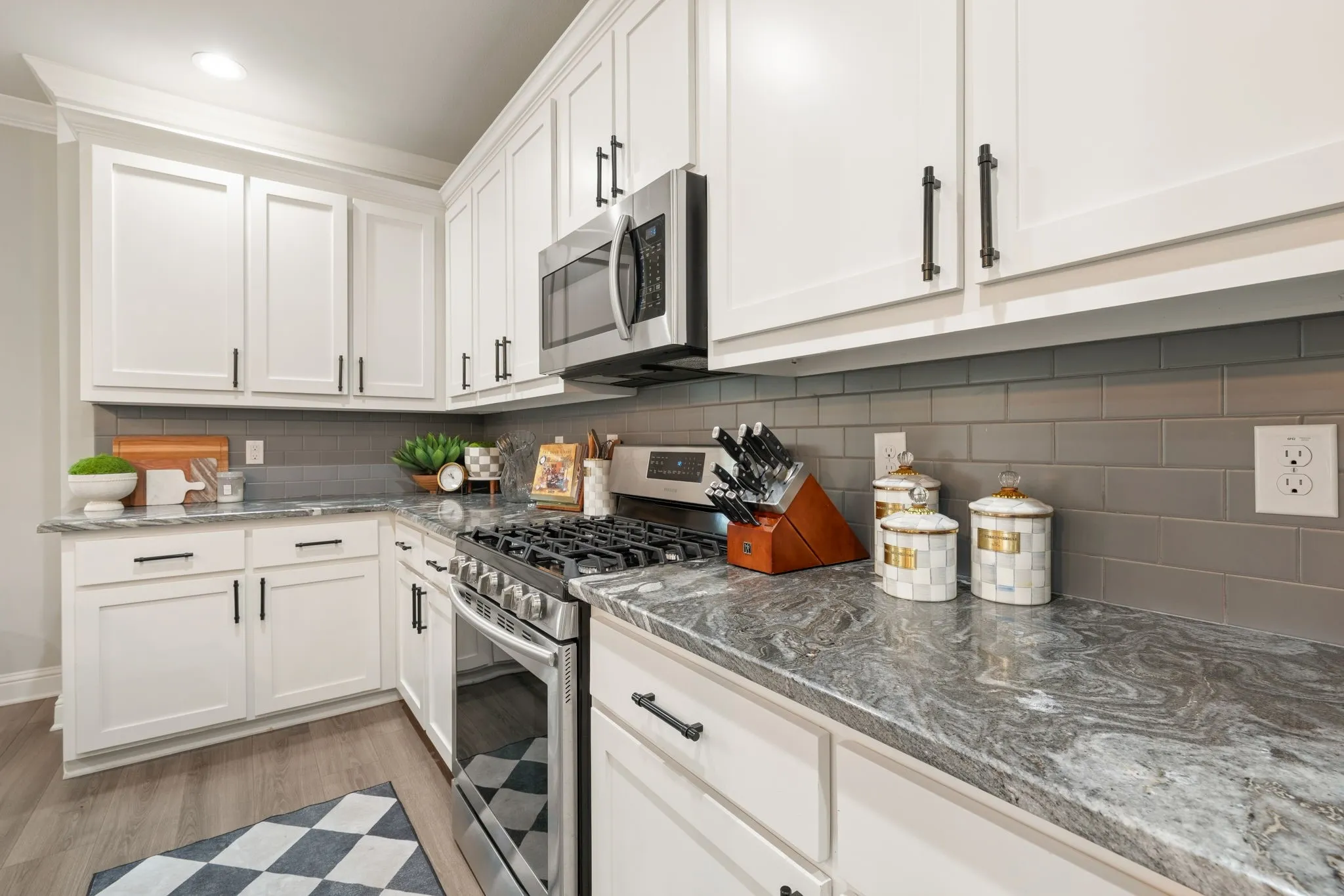 Single Family Residence For Sale in Ellis County , 407 W Light Street, Waxahachie, Texas 75165, 4 Bedroom, 2 Bathroom, 2 Garage spaces, 1,773 Sqft, built in 2020, mls#21368990, Real Estate Agent in Waxahachie, Homes For Sale in Ellis county, Homes For Sale in Waxahachie, Realtor in Waxahachie Texas, Real Estate Brokerage Independent Realty Texas, Luminita Cordes Realtor