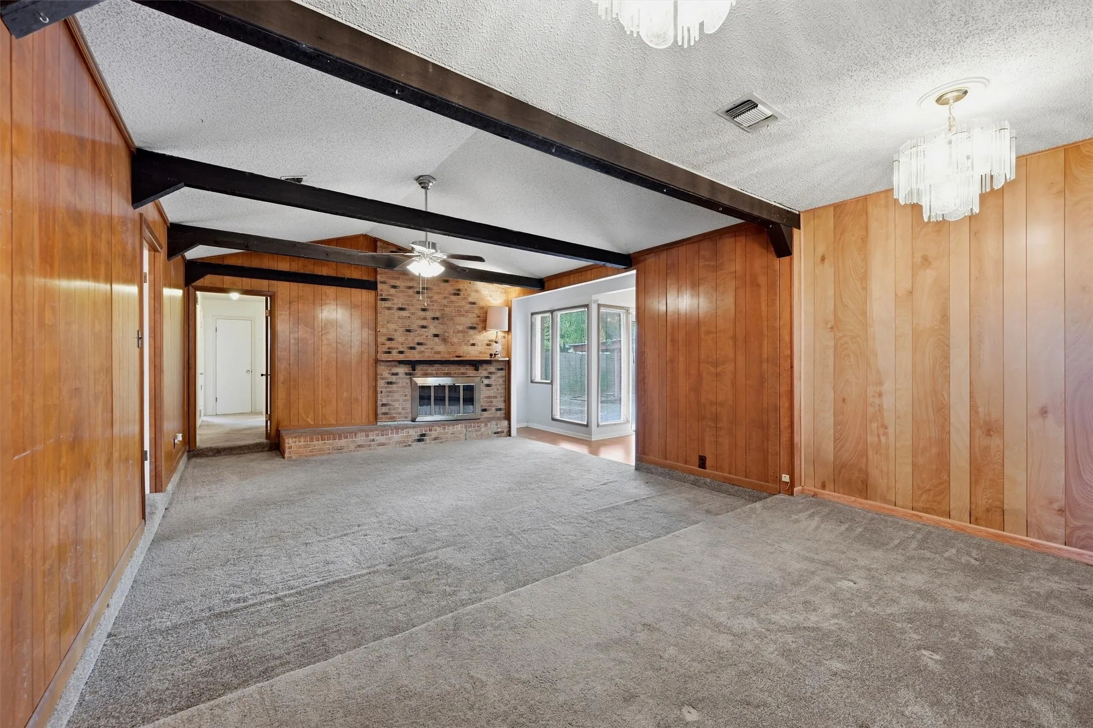 Single Family Residence For Sale in Grayson County , 1214 Glasgow Drive, Sherman, Texas 75092, 3 Bedroom, 2 Bathroom, 2 Garage spaces, 1,833 Sqft, built in 1968, mls#21367377, Real Estate Agent in Sherman, Homes For Sale in Grayson county, Homes For Sale in Sherman, Realtor in Sherman Texas, Real Estate Brokerage Independent Realty Texas, Luminita Cordes Realtor