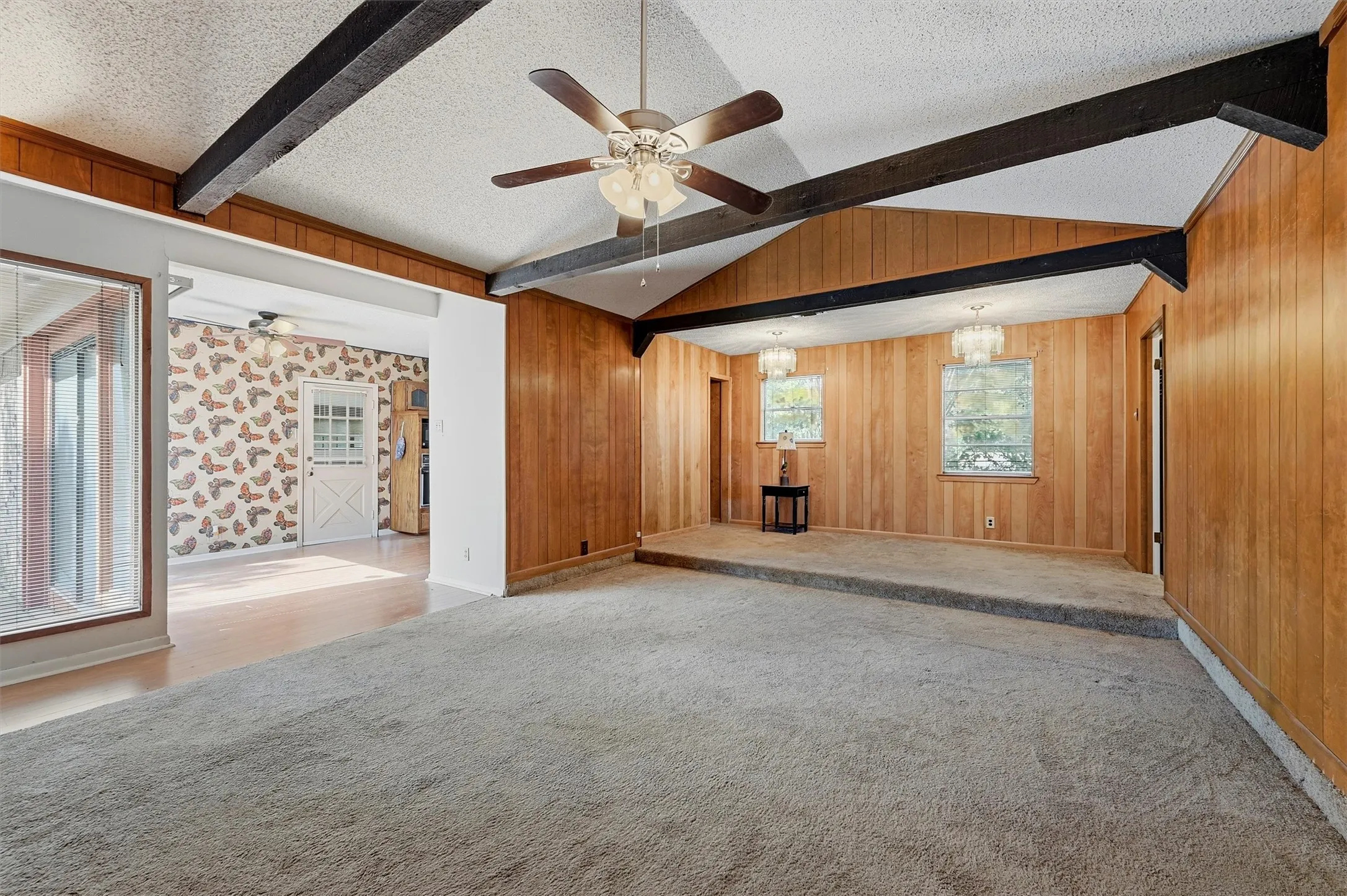 Single Family Residence For Sale in Grayson County , 1214 Glasgow Drive, Sherman, Texas 75092, 3 Bedroom, 2 Bathroom, 2 Garage spaces, 1,833 Sqft, built in 1968, mls#21367377, Real Estate Agent in Sherman, Homes For Sale in Grayson county, Homes For Sale in Sherman, Realtor in Sherman Texas, Real Estate Brokerage Independent Realty Texas, Luminita Cordes Realtor