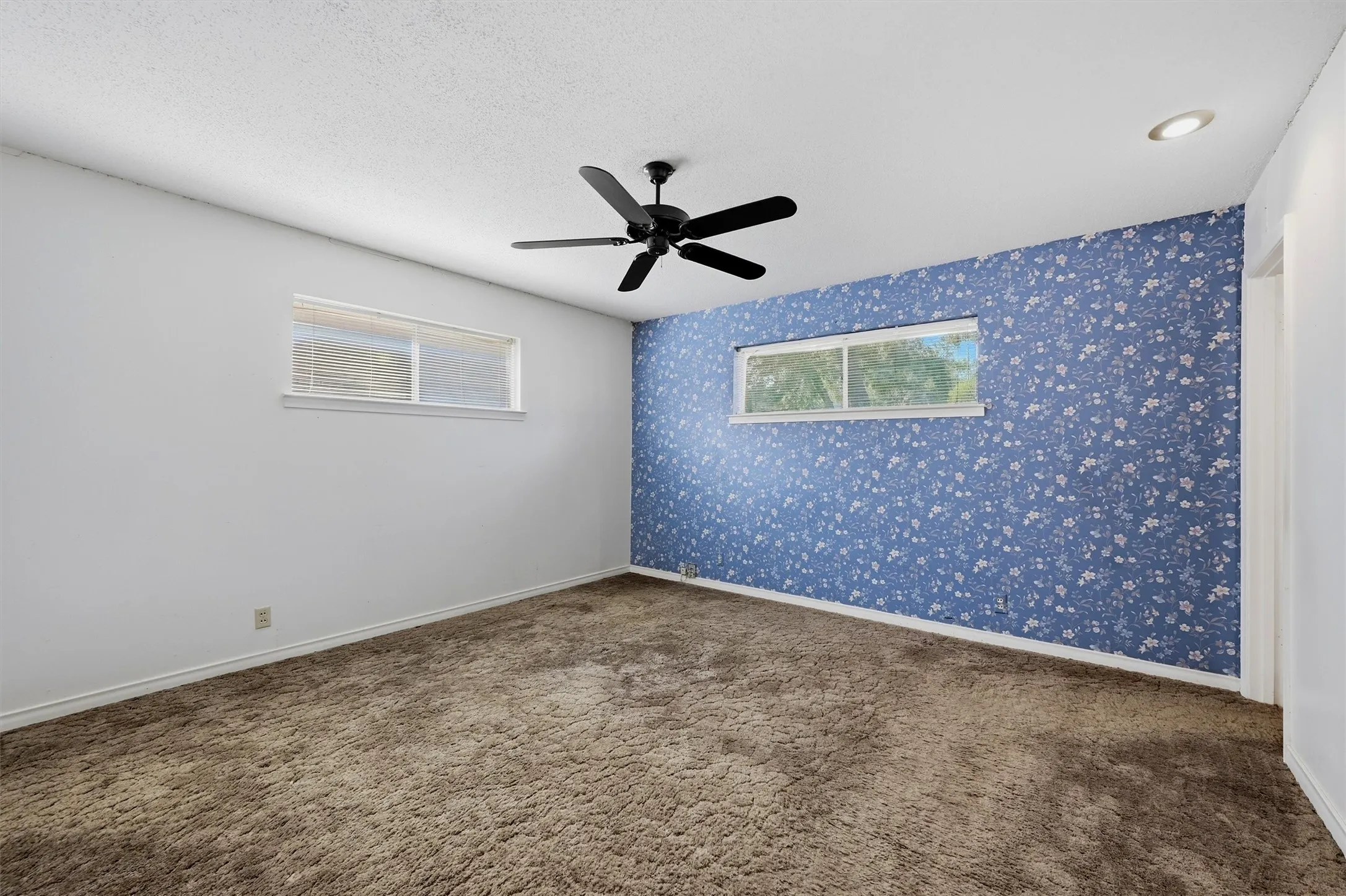 Single Family Residence For Sale in Grayson County , 1214 Glasgow Drive, Sherman, Texas 75092, 3 Bedroom, 2 Bathroom, 2 Garage spaces, 1,833 Sqft, built in 1968, mls#21367377, Real Estate Agent in Sherman, Homes For Sale in Grayson county, Homes For Sale in Sherman, Realtor in Sherman Texas, Real Estate Brokerage Independent Realty Texas, Luminita Cordes Realtor
