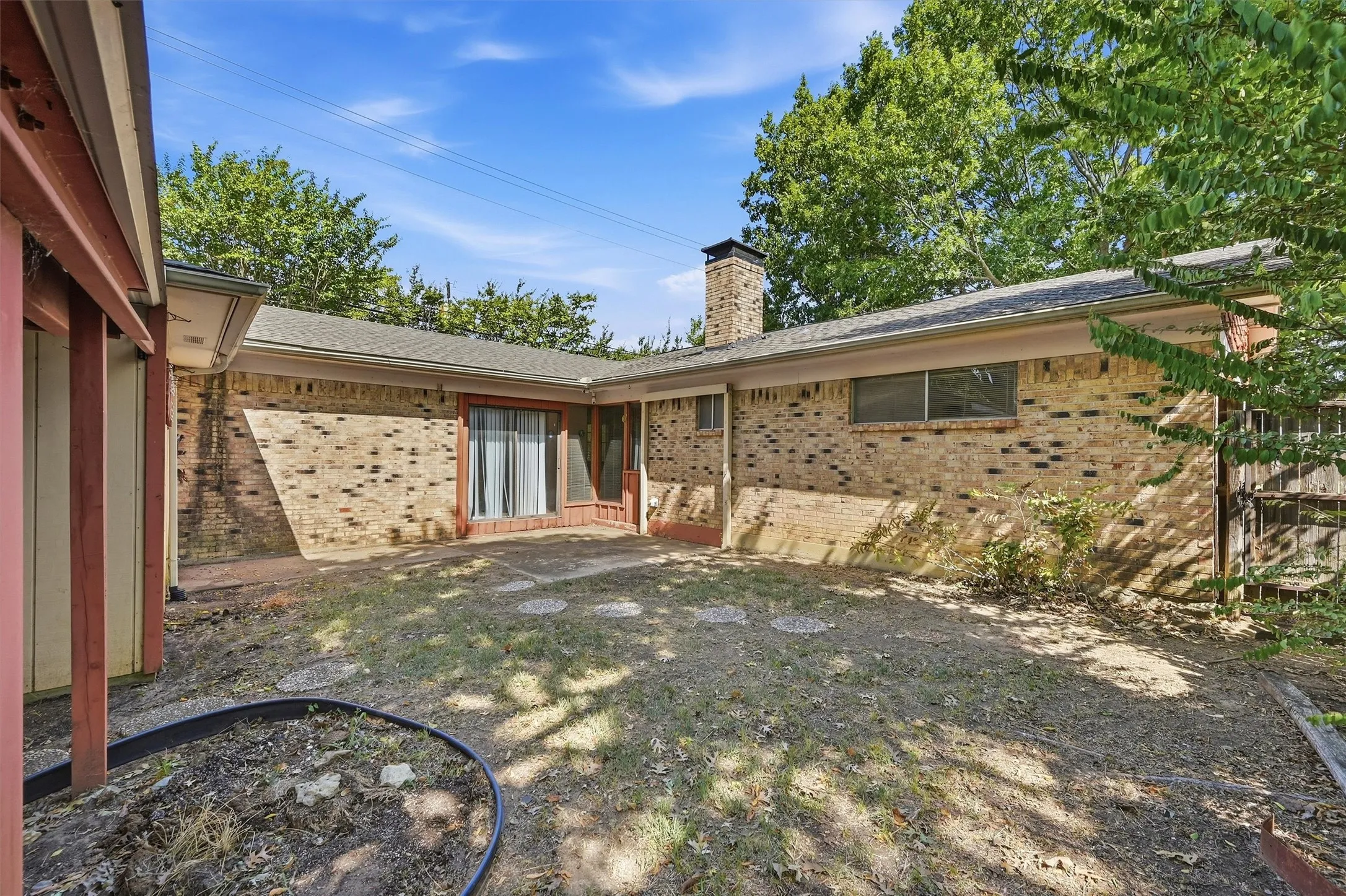 Single Family Residence For Sale in Grayson County , 1214 Glasgow Drive, Sherman, Texas 75092, 3 Bedroom, 2 Bathroom, 2 Garage spaces, 1,833 Sqft, built in 1968, mls#21367377, Real Estate Agent in Sherman, Homes For Sale in Grayson county, Homes For Sale in Sherman, Realtor in Sherman Texas, Real Estate Brokerage Independent Realty Texas, Luminita Cordes Realtor