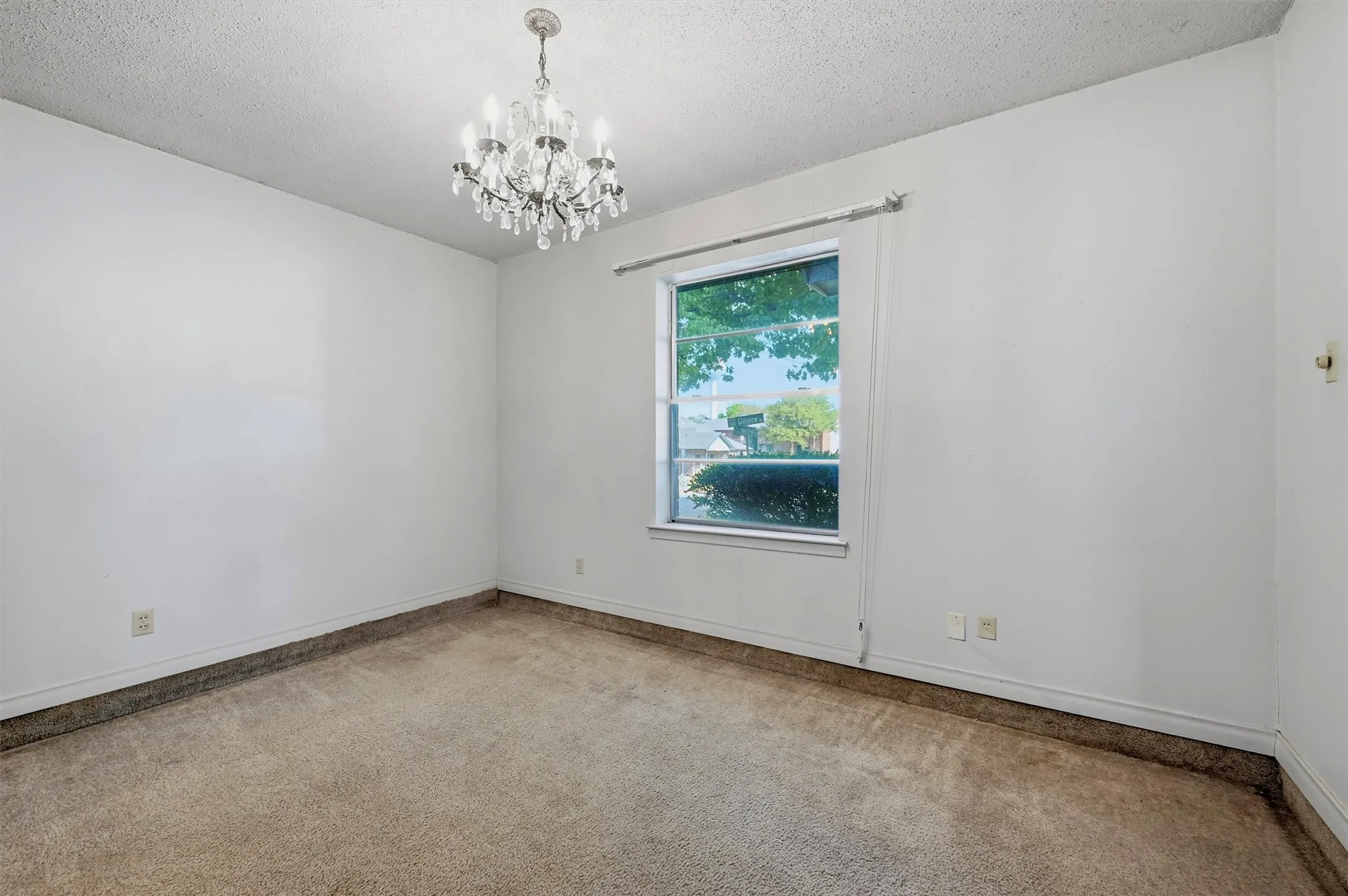 Single Family Residence For Sale in Grayson County , 1214 Glasgow Drive, Sherman, Texas 75092, 3 Bedroom, 2 Bathroom, 2 Garage spaces, 1,833 Sqft, built in 1968, mls#21367377, Real Estate Agent in Sherman, Homes For Sale in Grayson county, Homes For Sale in Sherman, Realtor in Sherman Texas, Real Estate Brokerage Independent Realty Texas, Luminita Cordes Realtor