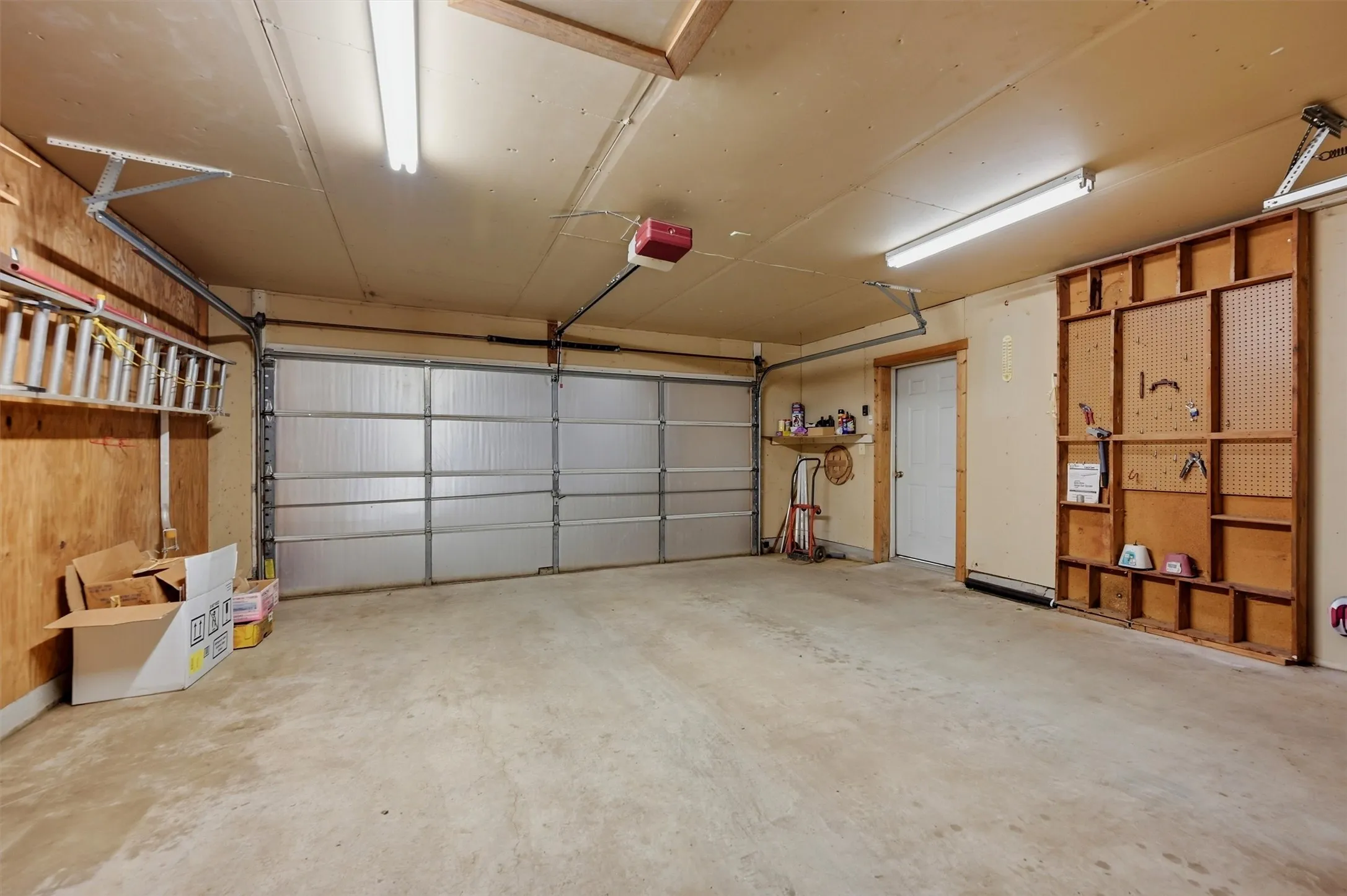 Single Family Residence For Sale in Grayson County , 1214 Glasgow Drive, Sherman, Texas 75092, 3 Bedroom, 2 Bathroom, 2 Garage spaces, 1,833 Sqft, built in 1968, mls#21367377, Real Estate Agent in Sherman, Homes For Sale in Grayson county, Homes For Sale in Sherman, Realtor in Sherman Texas, Real Estate Brokerage Independent Realty Texas, Luminita Cordes Realtor