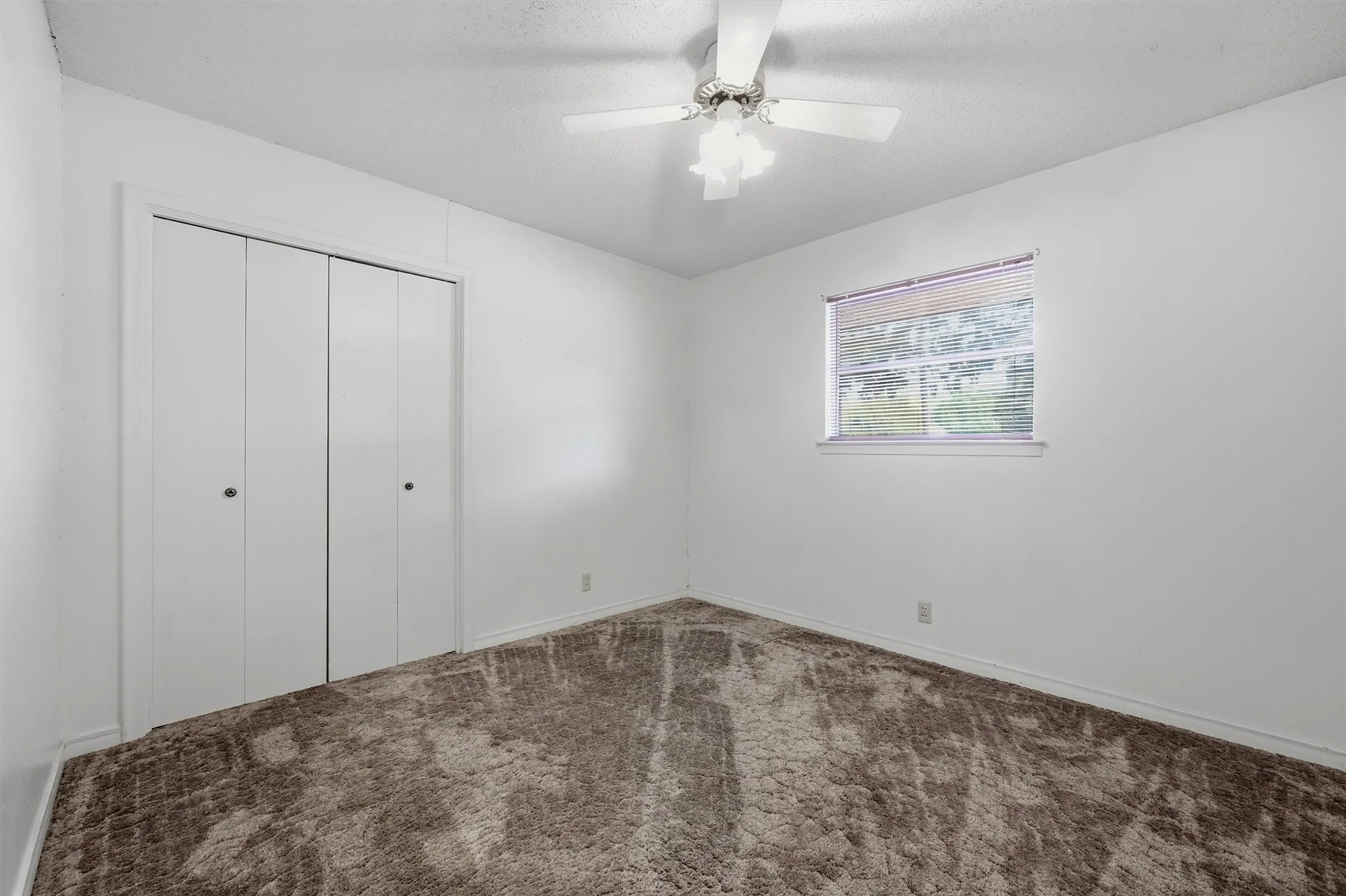 Single Family Residence For Sale in Grayson County , 1214 Glasgow Drive, Sherman, Texas 75092, 3 Bedroom, 2 Bathroom, 2 Garage spaces, 1,833 Sqft, built in 1968, mls#21367377, Real Estate Agent in Sherman, Homes For Sale in Grayson county, Homes For Sale in Sherman, Realtor in Sherman Texas, Real Estate Brokerage Independent Realty Texas, Luminita Cordes Realtor