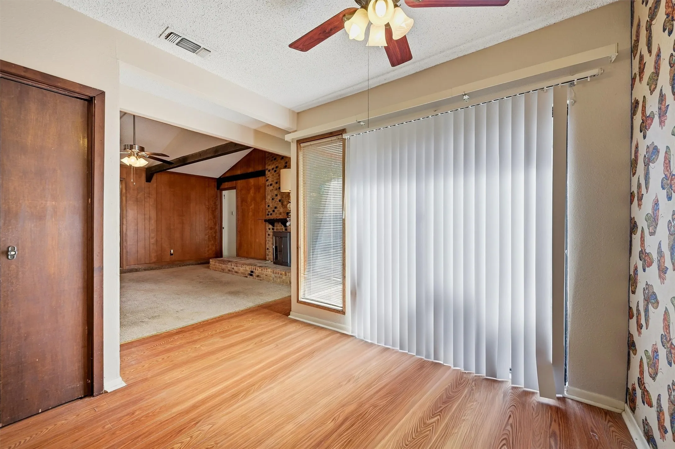 Single Family Residence For Sale in Grayson County , 1214 Glasgow Drive, Sherman, Texas 75092, 3 Bedroom, 2 Bathroom, 2 Garage spaces, 1,833 Sqft, built in 1968, mls#21367377, Real Estate Agent in Sherman, Homes For Sale in Grayson county, Homes For Sale in Sherman, Realtor in Sherman Texas, Real Estate Brokerage Independent Realty Texas, Luminita Cordes Realtor