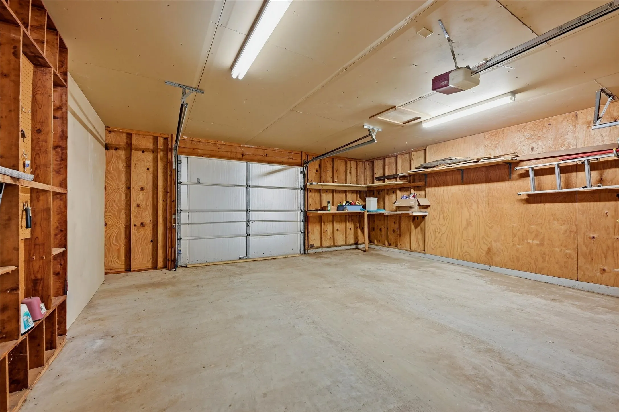 Single Family Residence For Sale in Grayson County , 1214 Glasgow Drive, Sherman, Texas 75092, 3 Bedroom, 2 Bathroom, 2 Garage spaces, 1,833 Sqft, built in 1968, mls#21367377, Real Estate Agent in Sherman, Homes For Sale in Grayson county, Homes For Sale in Sherman, Realtor in Sherman Texas, Real Estate Brokerage Independent Realty Texas, Luminita Cordes Realtor