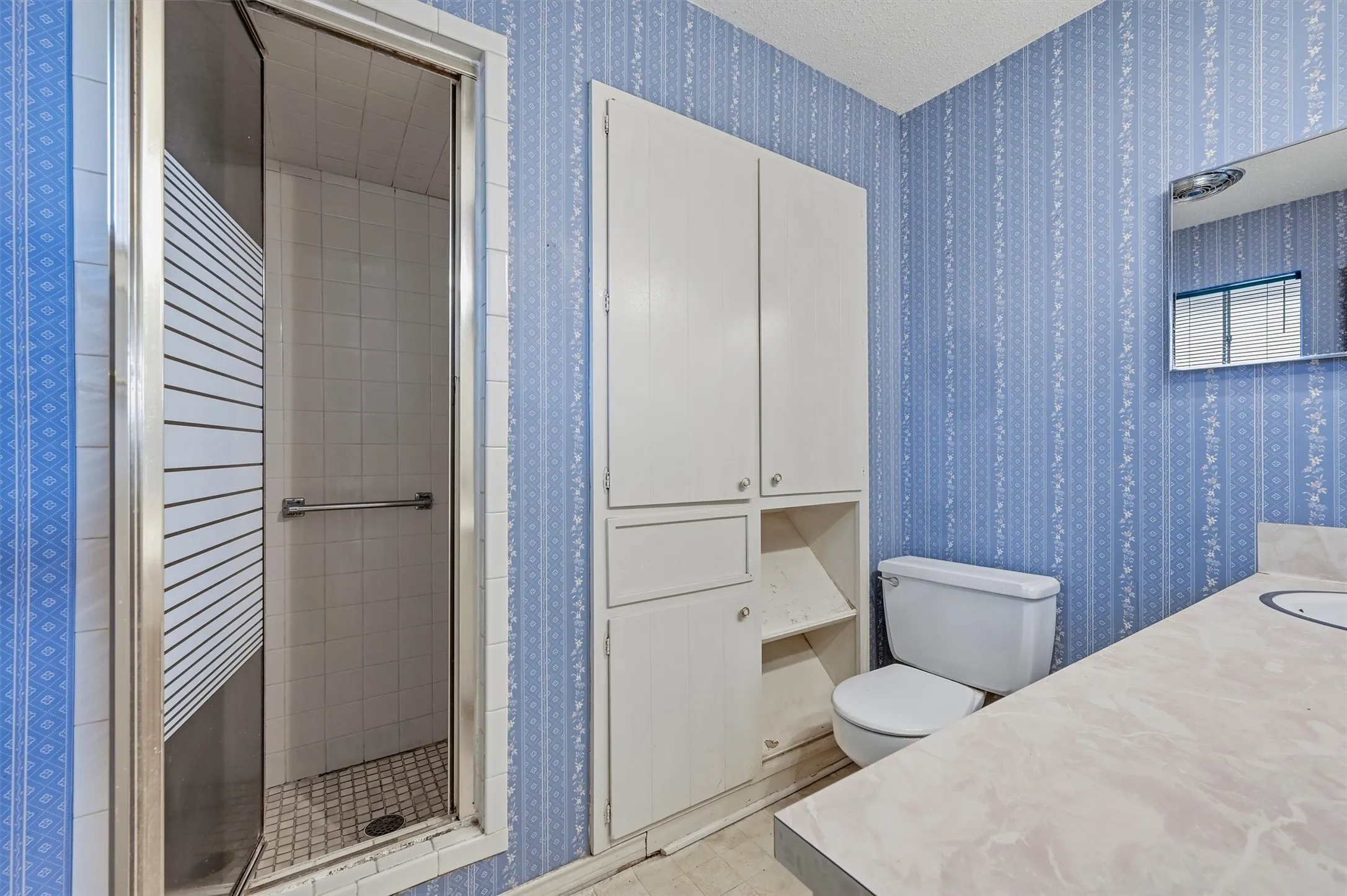 Single Family Residence For Sale in Grayson County , 1214 Glasgow Drive, Sherman, Texas 75092, 3 Bedroom, 2 Bathroom, 2 Garage spaces, 1,833 Sqft, built in 1968, mls#21367377, Real Estate Agent in Sherman, Homes For Sale in Grayson county, Homes For Sale in Sherman, Realtor in Sherman Texas, Real Estate Brokerage Independent Realty Texas, Luminita Cordes Realtor