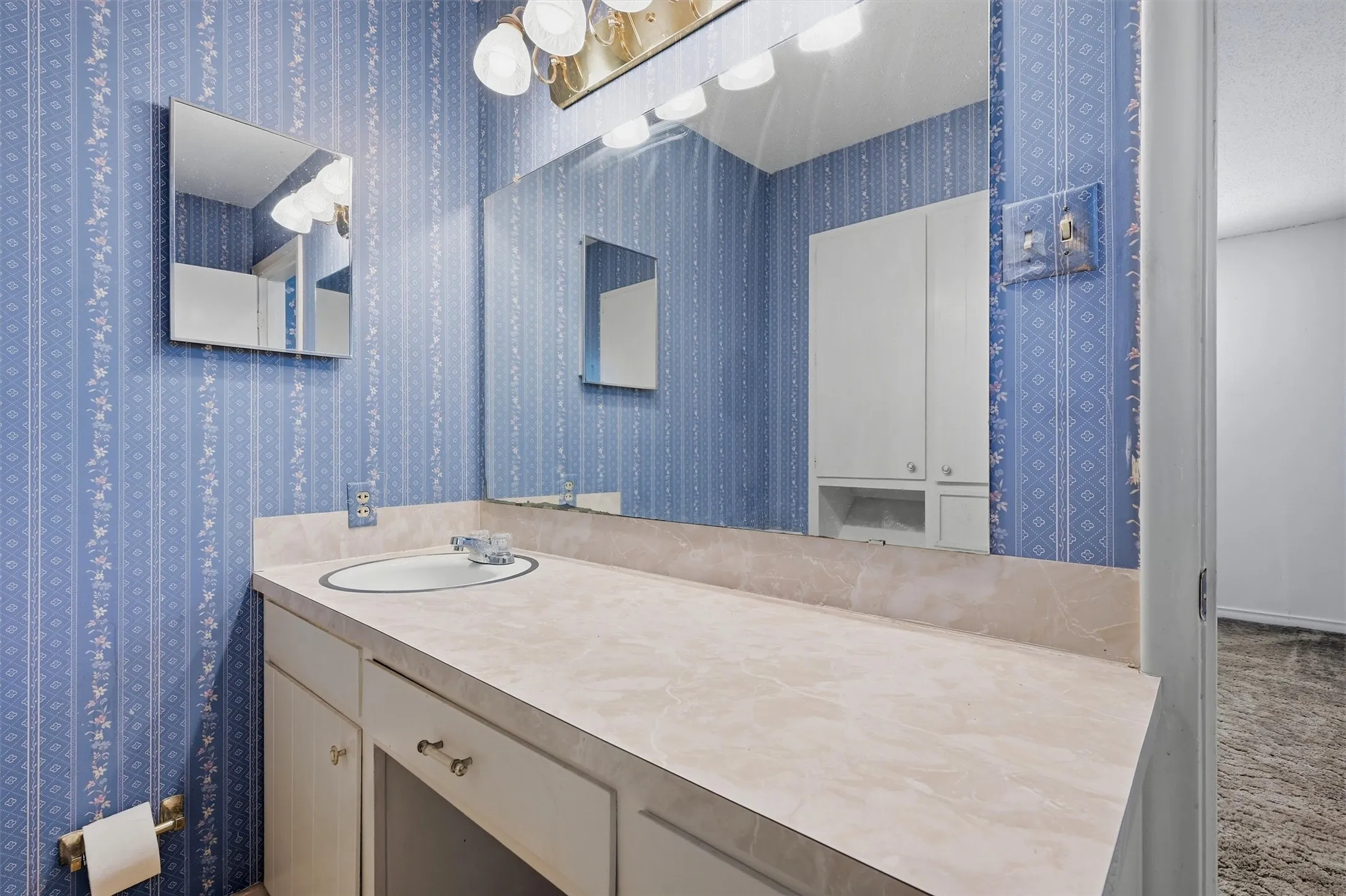 Single Family Residence For Sale in Grayson County , 1214 Glasgow Drive, Sherman, Texas 75092, 3 Bedroom, 2 Bathroom, 2 Garage spaces, 1,833 Sqft, built in 1968, mls#21367377, Real Estate Agent in Sherman, Homes For Sale in Grayson county, Homes For Sale in Sherman, Realtor in Sherman Texas, Real Estate Brokerage Independent Realty Texas, Luminita Cordes Realtor