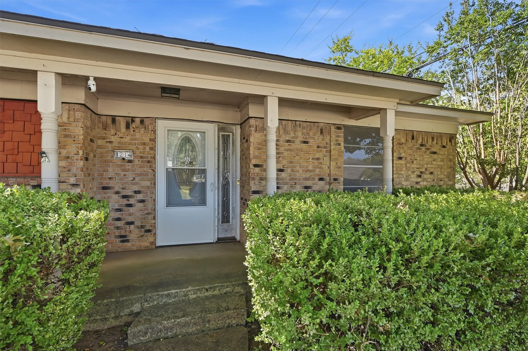 Single Family Residence For Sale in Grayson County , 1214 Glasgow Drive, Sherman, Texas 75092, 3 Bedroom, 2 Bathroom, 2 Garage spaces, 1,833 Sqft, built in 1968, mls#21367377, Real Estate Agent in Sherman, Homes For Sale in Grayson county, Homes For Sale in Sherman, Realtor in Sherman Texas, Real Estate Brokerage Independent Realty Texas, Luminita Cordes Realtor