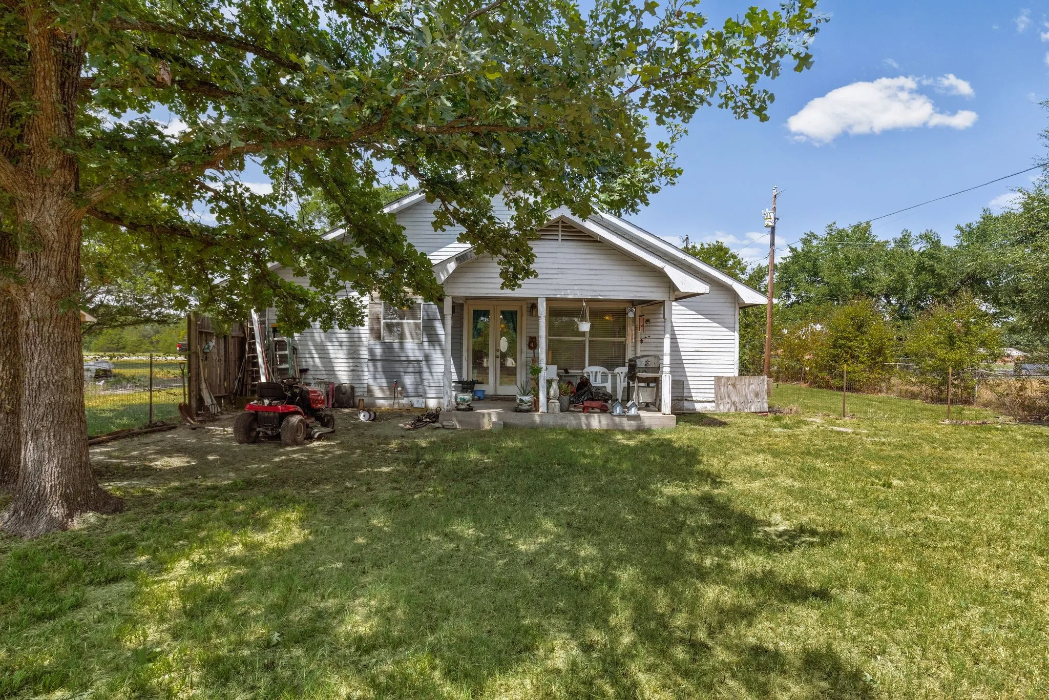 Single Family Residence For Sale in Hunt County , 2803 Charity Road, Commerce, Texas 75428, 4 Bedroom, 2 Bathroom, Garage spaces, 1,767 Sqft, built in 1990, mls#21368951, Real Estate Agent in Commerce, Homes For Sale in Hunt county, Homes For Sale in Commerce, Realtor in Commerce Texas, Real Estate Brokerage Independent Realty Texas, Luminita Cordes Realtor