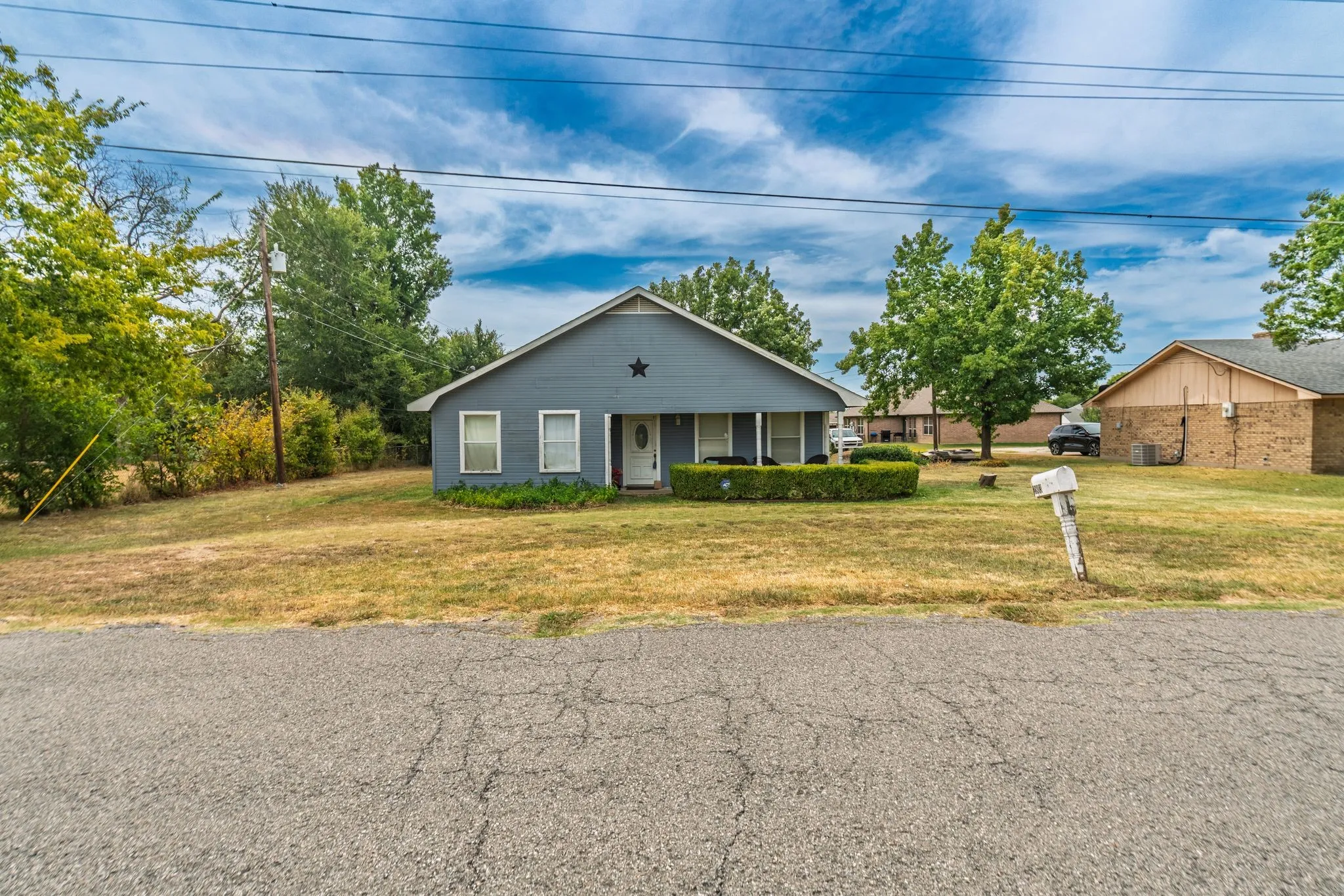 Single Family Residence For Sale in Hunt County , 2803 Charity Road, Commerce, Texas 75428, 4 Bedroom, 2 Bathroom, Garage spaces, 1,767 Sqft, built in 1990, mls#21368951, Real Estate Agent in Commerce, Homes For Sale in Hunt county, Homes For Sale in Commerce, Realtor in Commerce Texas, Real Estate Brokerage Independent Realty Texas, Luminita Cordes Realtor