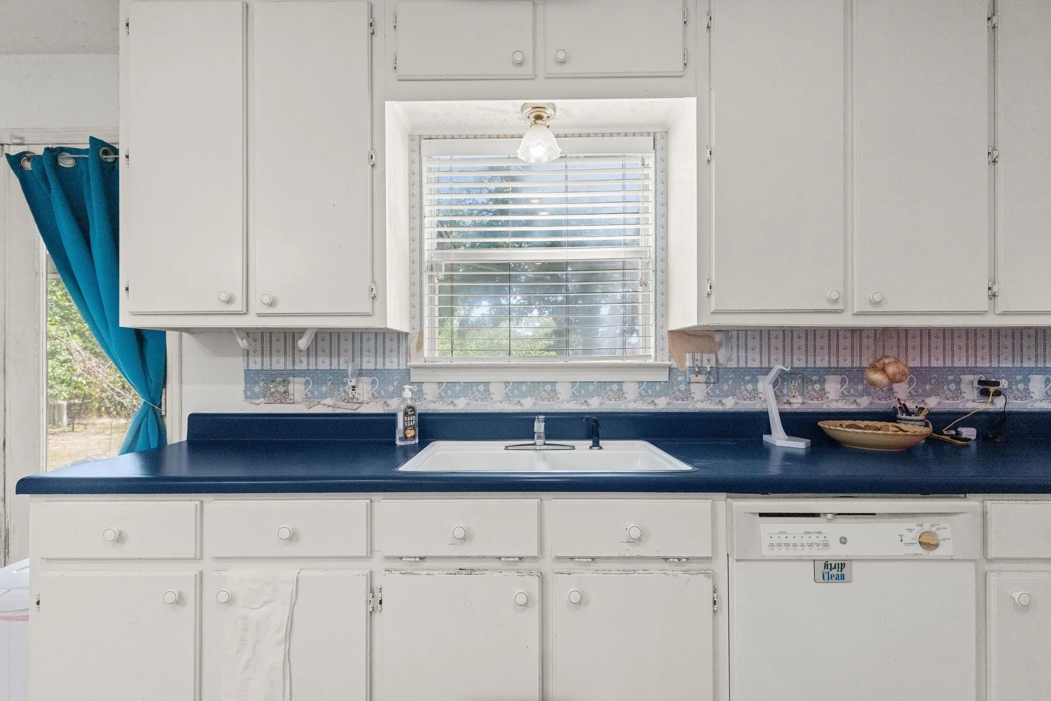 Single Family Residence For Sale in Hunt County , 2803 Charity Road, Commerce, Texas 75428, 4 Bedroom, 2 Bathroom, Garage spaces, 1,767 Sqft, built in 1990, mls#21368951, Real Estate Agent in Commerce, Homes For Sale in Hunt county, Homes For Sale in Commerce, Realtor in Commerce Texas, Real Estate Brokerage Independent Realty Texas, Luminita Cordes Realtor
