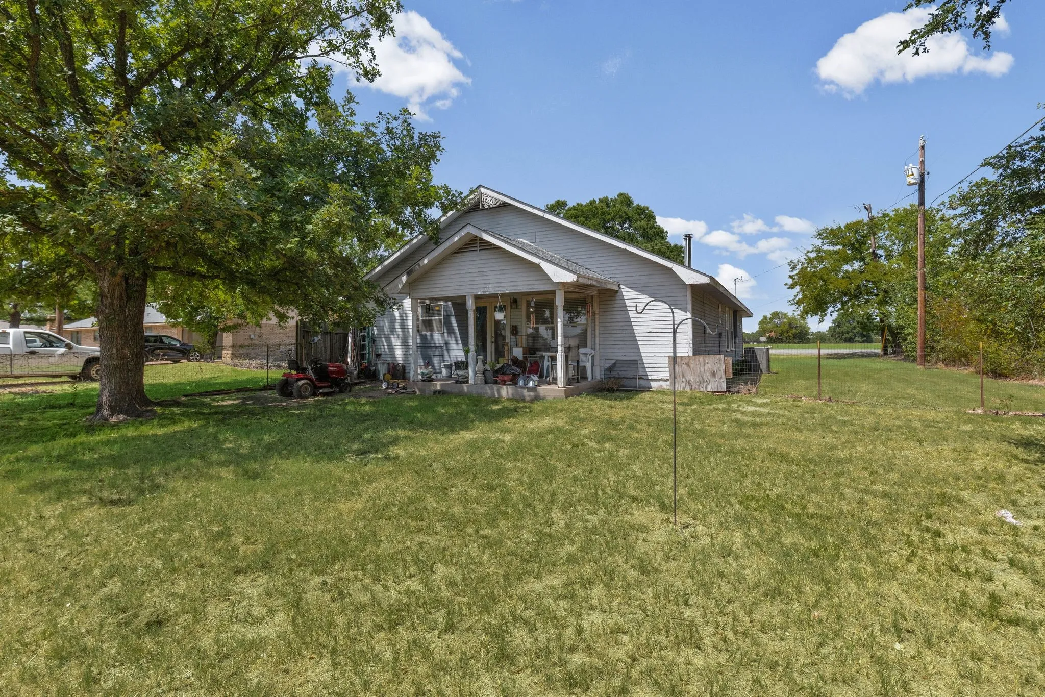 Single Family Residence For Sale in Hunt County , 2803 Charity Road, Commerce, Texas 75428, 4 Bedroom, 2 Bathroom, Garage spaces, 1,767 Sqft, built in 1990, mls#21368951, Real Estate Agent in Commerce, Homes For Sale in Hunt county, Homes For Sale in Commerce, Realtor in Commerce Texas, Real Estate Brokerage Independent Realty Texas, Luminita Cordes Realtor