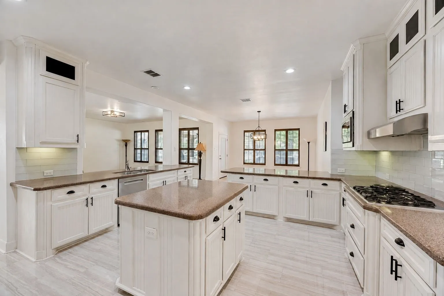 Single Family Residence For Sale in Denton County , 3925 Victory Drive, Frisco, Texas 75034, 4 Bedroom, 3 Bathroom, 2 Garage spaces, 3,711 Sqft, built in 2004, mls#21369007, Real Estate Agent in Frisco, Homes For Sale in Denton county, Homes For Sale in Frisco, Realtor in Frisco Texas, Real Estate Brokerage Independent Realty Texas, Luminita Cordes Realtor