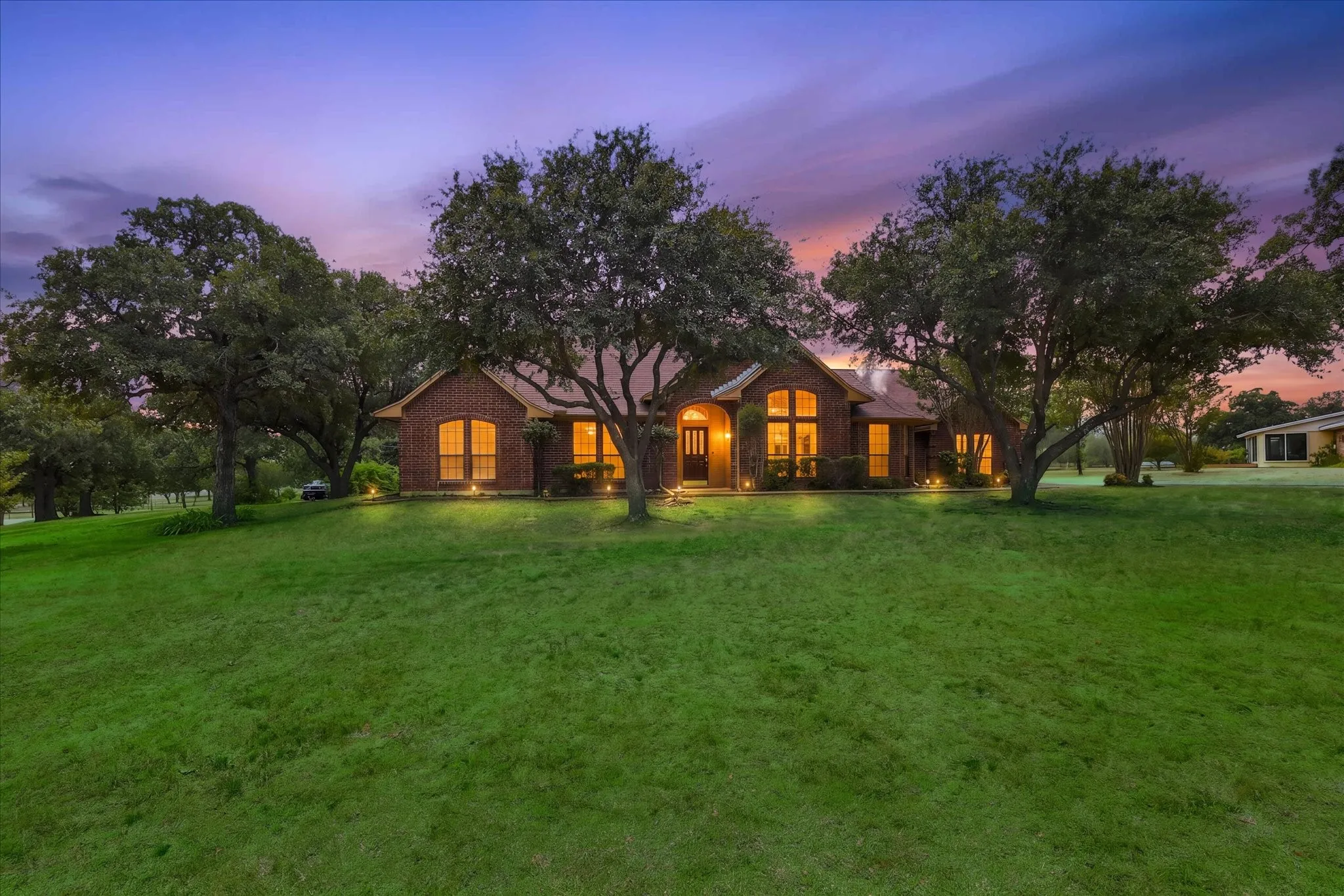 Single Family Residence For Sale in Denton County , 1332 Rolling Acres Drive, Argyle, Texas 76226, 4 Bedroom, 2 Bathroom, Garage spaces, 2,603 Sqft, built in 1986, mls#21366708, Real Estate Agent in Argyle, Homes For Sale in Denton county, Homes For Sale in Argyle, Realtor in Argyle Texas, Real Estate Brokerage Independent Realty Texas, Luminita Cordes Realtor