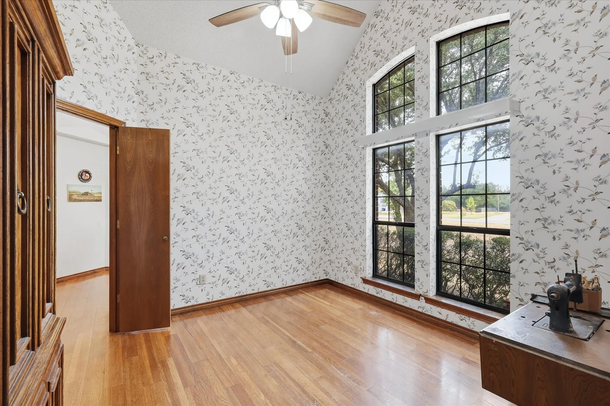 Single Family Residence For Sale in Denton County , 1332 Rolling Acres Drive, Argyle, Texas 76226, 4 Bedroom, 2 Bathroom, Garage spaces, 2,603 Sqft, built in 1986, mls#21366708, Real Estate Agent in Argyle, Homes For Sale in Denton county, Homes For Sale in Argyle, Realtor in Argyle Texas, Real Estate Brokerage Independent Realty Texas, Luminita Cordes Realtor