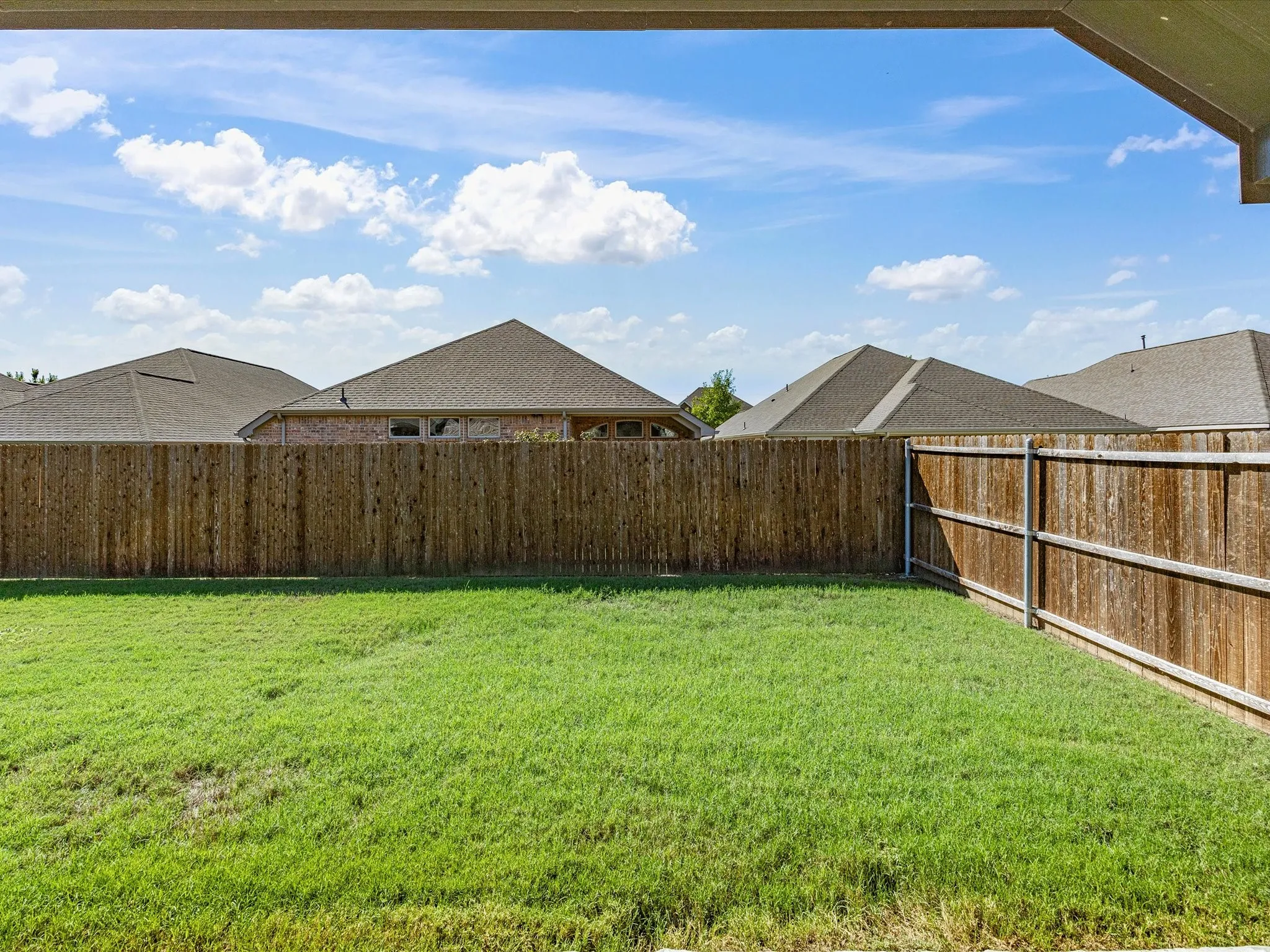 Single Family Residence For Sale in Collin County , 2810 Willow Lane, Melissa, Texas 75454, 4 Bedroom, 3 Bathroom, 2 Garage spaces, 2,189 Sqft, built in 2020, mls#21368953, Real Estate Agent in Melissa, Homes For Sale in Collin county, Homes For Sale in Melissa, Realtor in Melissa Texas, Real Estate Brokerage Independent Realty Texas, Luminita Cordes Realtor