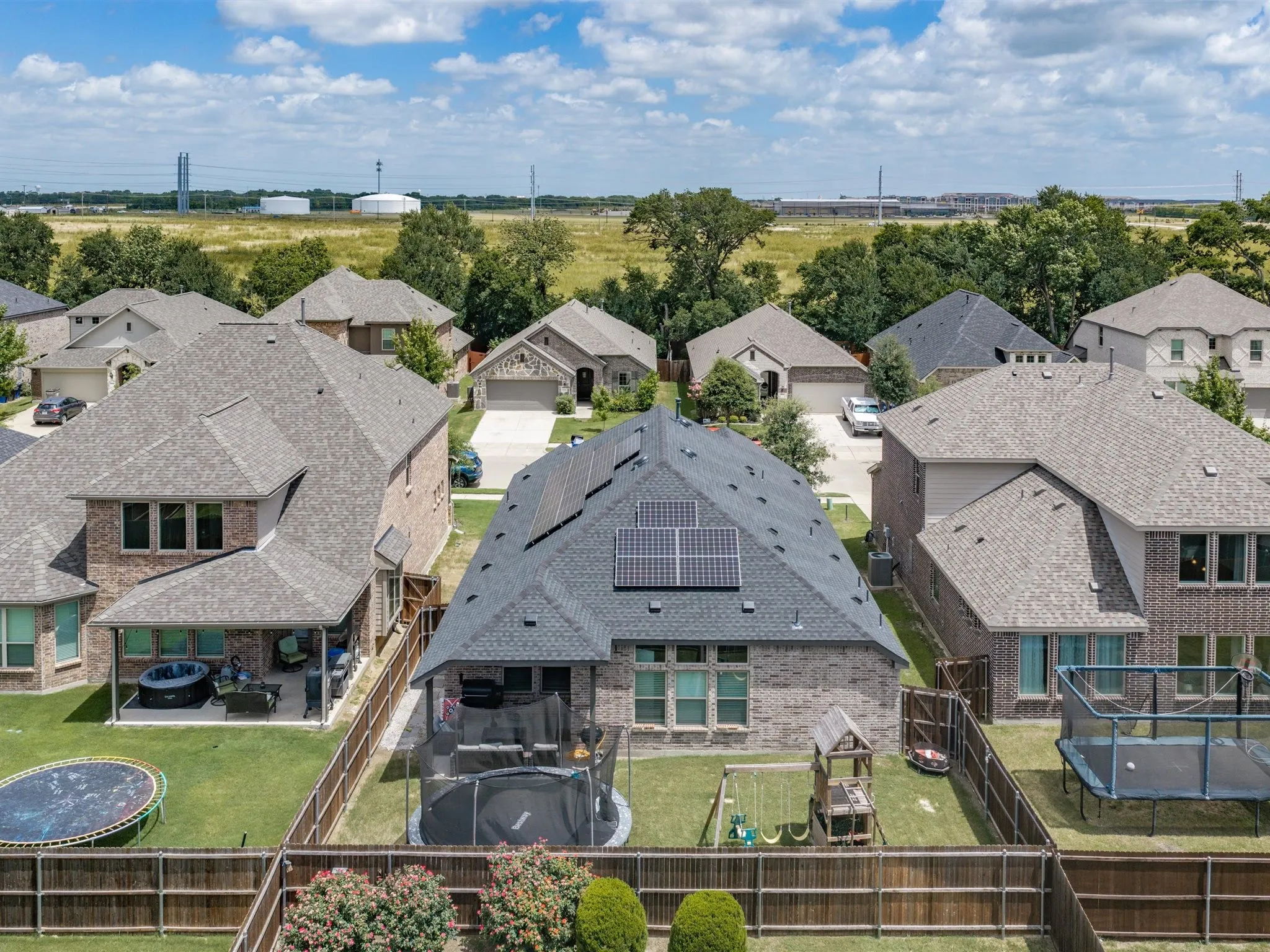 Single Family Residence For Sale in Collin County , 2810 Willow Lane, Melissa, Texas 75454, 4 Bedroom, 3 Bathroom, 2 Garage spaces, 2,189 Sqft, built in 2020, mls#21368953, Real Estate Agent in Melissa, Homes For Sale in Collin county, Homes For Sale in Melissa, Realtor in Melissa Texas, Real Estate Brokerage Independent Realty Texas, Luminita Cordes Realtor