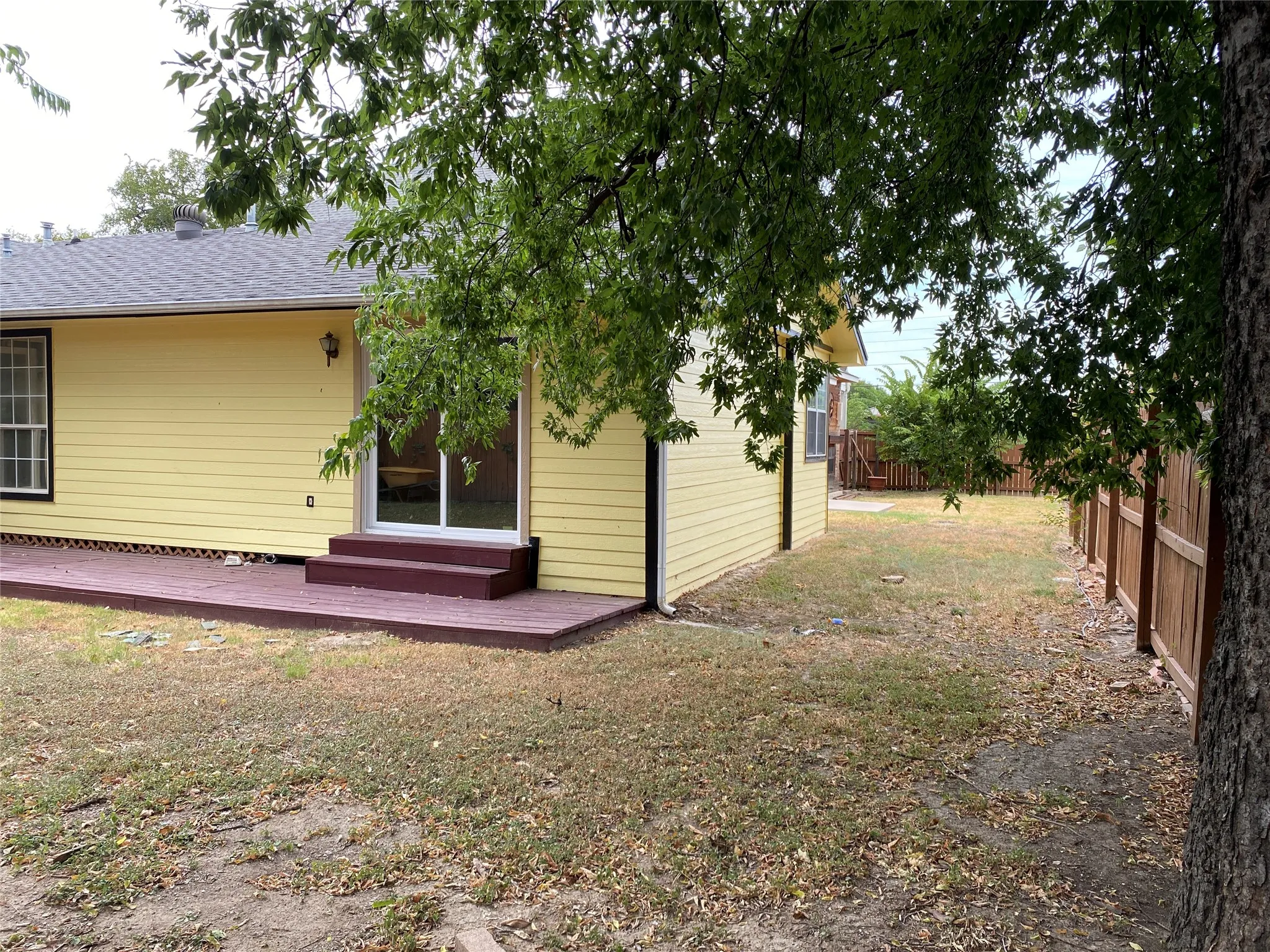 Single Family Residence For Sale in Dallas County , 406 S Jefferson Street S, Irving, Texas 75060, 3 Bedroom, 2 Bathroom, 2 Garage spaces, 1,562 Sqft, built in 1986, mls#21368617, Real Estate Agent in Irving, Homes For Sale in Dallas county, Homes For Sale in Irving, Realtor in Irving Texas, Real Estate Brokerage Independent Realty Texas, Luminita Cordes Realtor