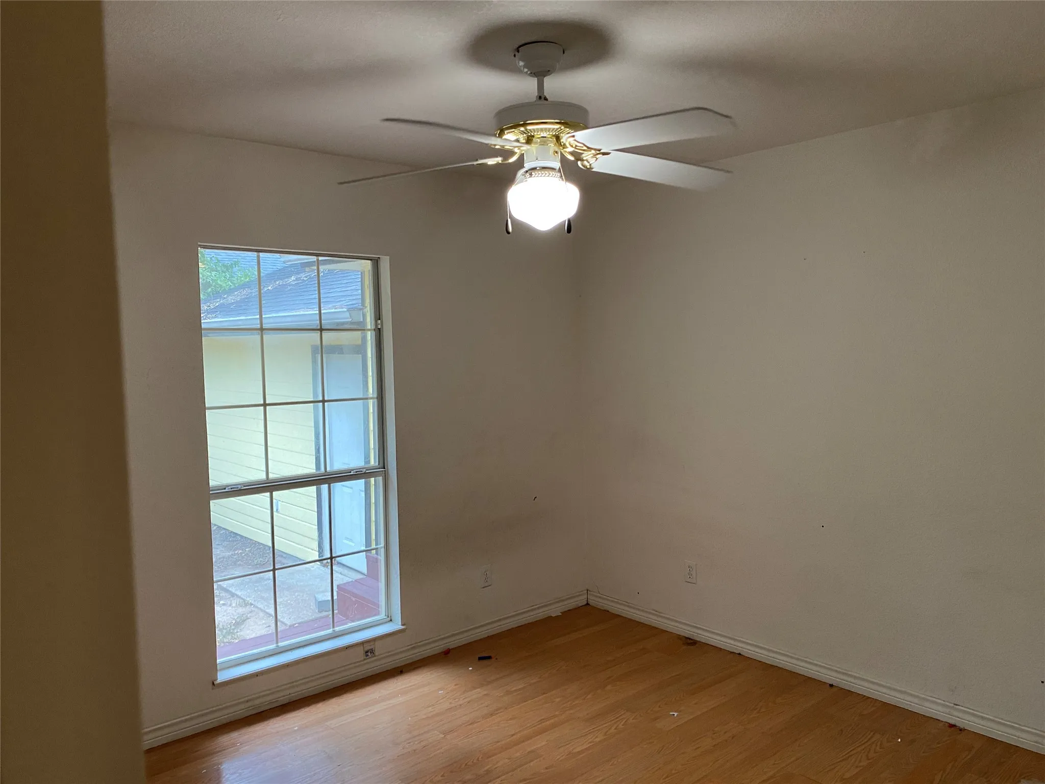 Single Family Residence For Sale in Dallas County , 406 S Jefferson Street S, Irving, Texas 75060, 3 Bedroom, 2 Bathroom, 2 Garage spaces, 1,562 Sqft, built in 1986, mls#21368617, Real Estate Agent in Irving, Homes For Sale in Dallas county, Homes For Sale in Irving, Realtor in Irving Texas, Real Estate Brokerage Independent Realty Texas, Luminita Cordes Realtor