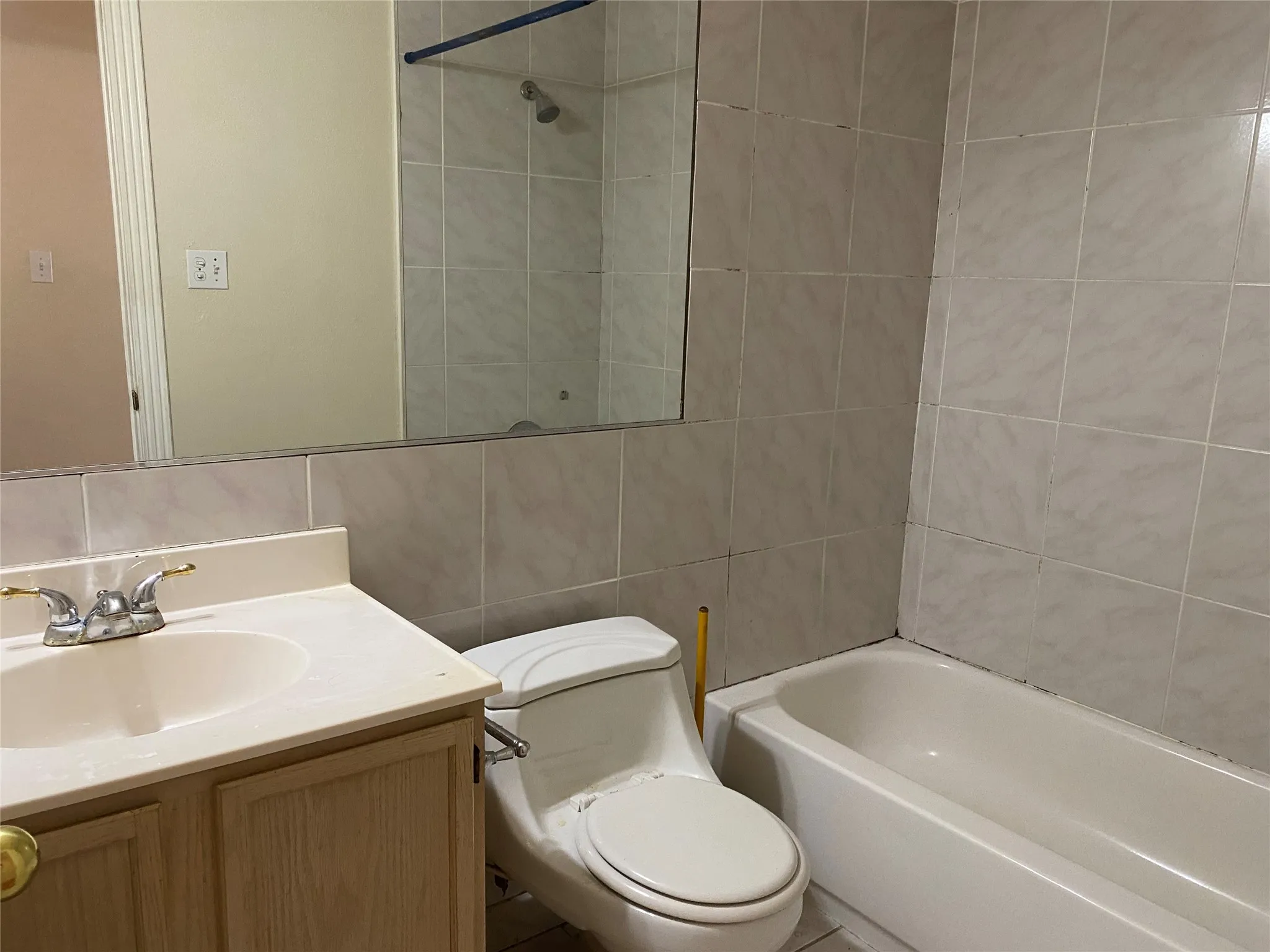 Single Family Residence For Sale in Dallas County , 406 S Jefferson Street S, Irving, Texas 75060, 3 Bedroom, 2 Bathroom, 2 Garage spaces, 1,562 Sqft, built in 1986, mls#21368617, Real Estate Agent in Irving, Homes For Sale in Dallas county, Homes For Sale in Irving, Realtor in Irving Texas, Real Estate Brokerage Independent Realty Texas, Luminita Cordes Realtor