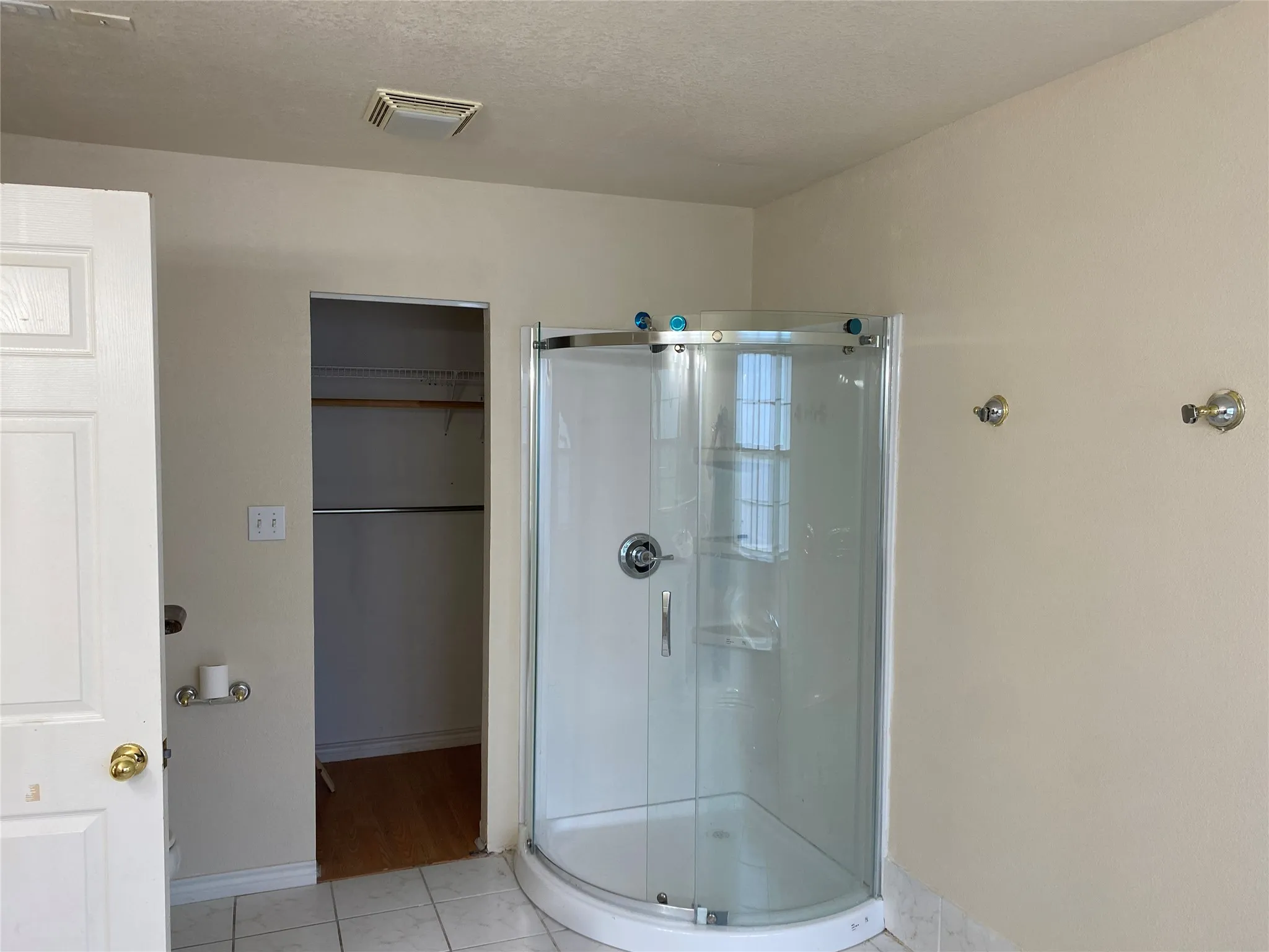 Single Family Residence For Sale in Dallas County , 406 S Jefferson Street S, Irving, Texas 75060, 3 Bedroom, 2 Bathroom, 2 Garage spaces, 1,562 Sqft, built in 1986, mls#21368617, Real Estate Agent in Irving, Homes For Sale in Dallas county, Homes For Sale in Irving, Realtor in Irving Texas, Real Estate Brokerage Independent Realty Texas, Luminita Cordes Realtor