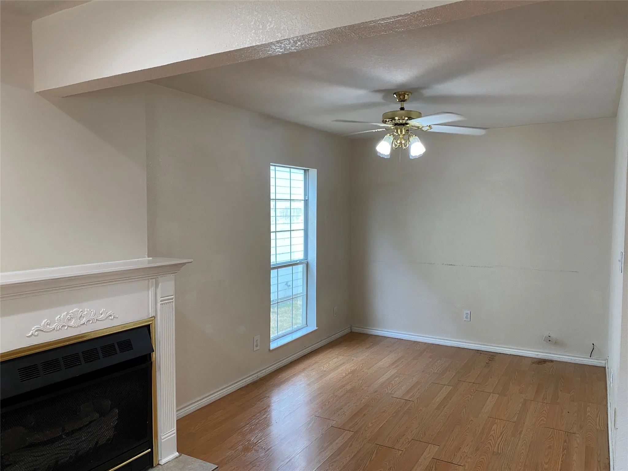 Single Family Residence For Sale in Dallas County , 406 S Jefferson Street S, Irving, Texas 75060, 3 Bedroom, 2 Bathroom, 2 Garage spaces, 1,562 Sqft, built in 1986, mls#21368617, Real Estate Agent in Irving, Homes For Sale in Dallas county, Homes For Sale in Irving, Realtor in Irving Texas, Real Estate Brokerage Independent Realty Texas, Luminita Cordes Realtor