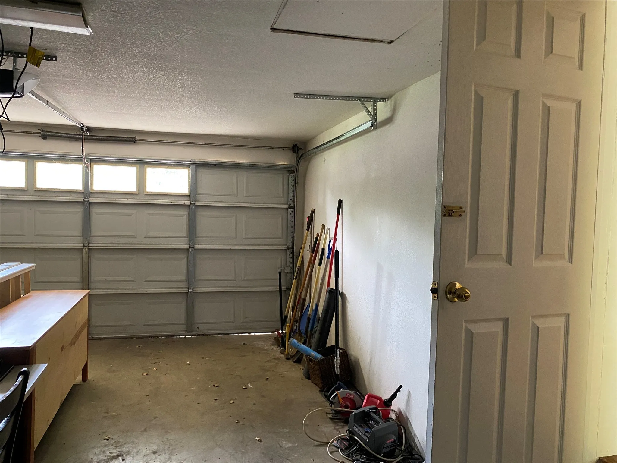 Single Family Residence For Sale in Dallas County , 406 S Jefferson Street S, Irving, Texas 75060, 3 Bedroom, 2 Bathroom, 2 Garage spaces, 1,562 Sqft, built in 1986, mls#21368617, Real Estate Agent in Irving, Homes For Sale in Dallas county, Homes For Sale in Irving, Realtor in Irving Texas, Real Estate Brokerage Independent Realty Texas, Luminita Cordes Realtor